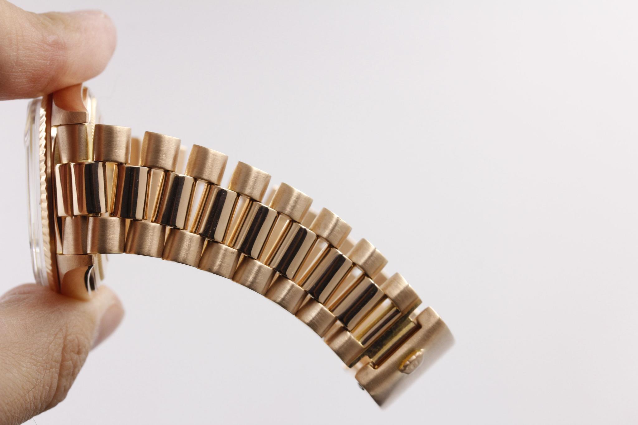 Watch Image 10