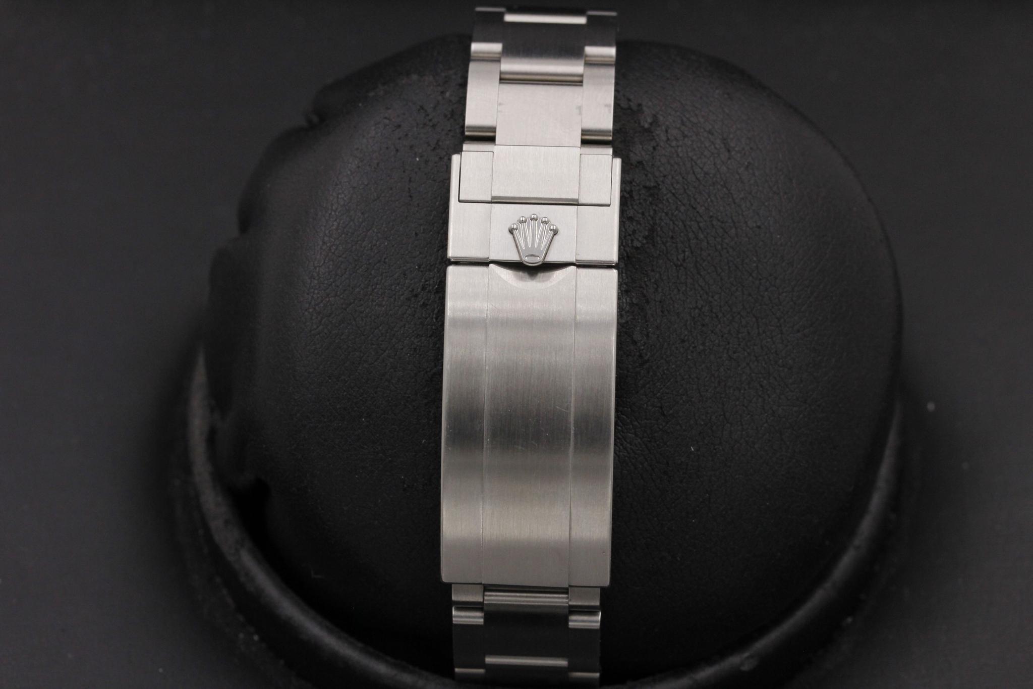 Watch Image 7