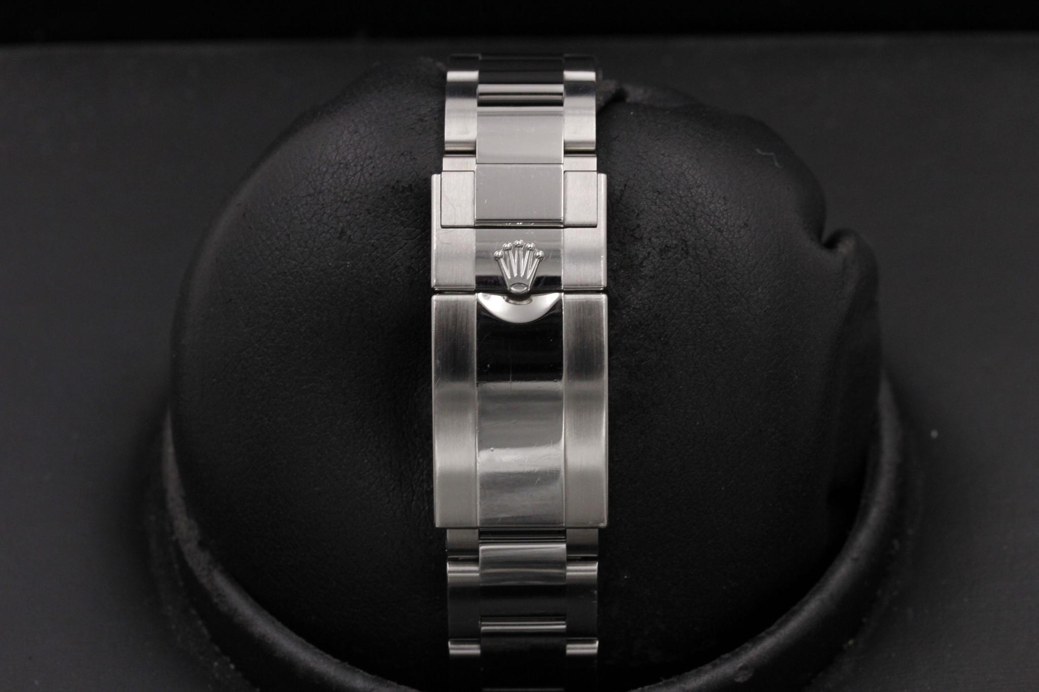 Watch Image 7