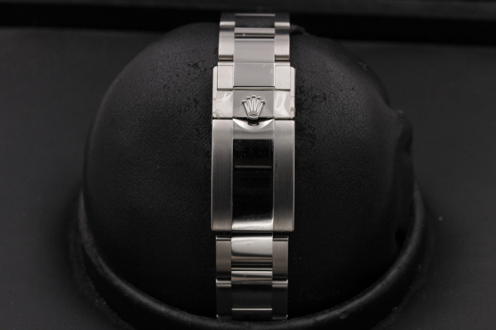 Watch Image 8