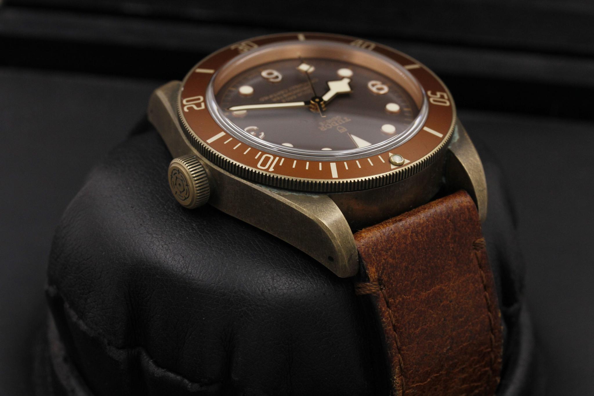 Watch Image 4