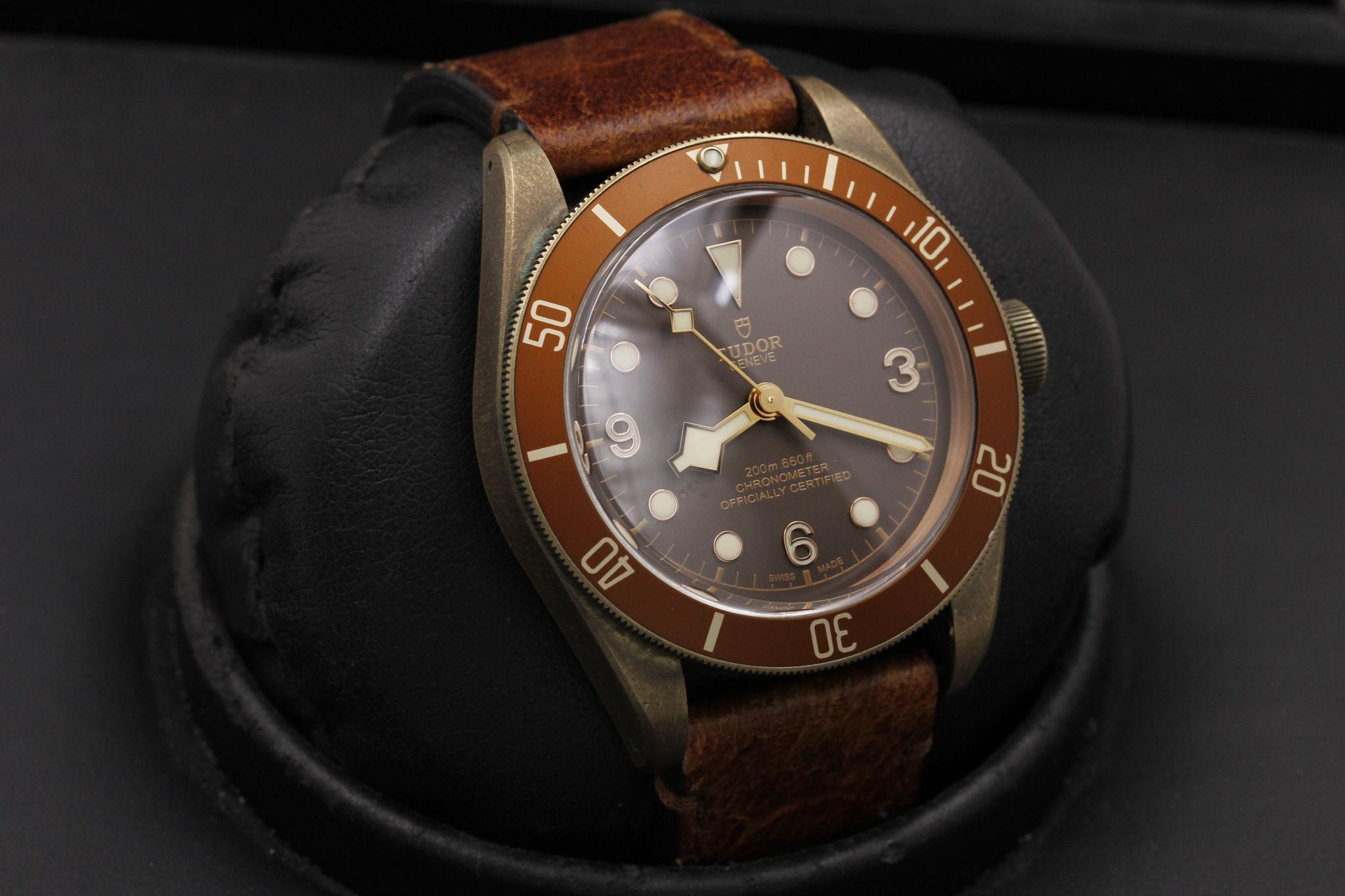 Watch Image 10