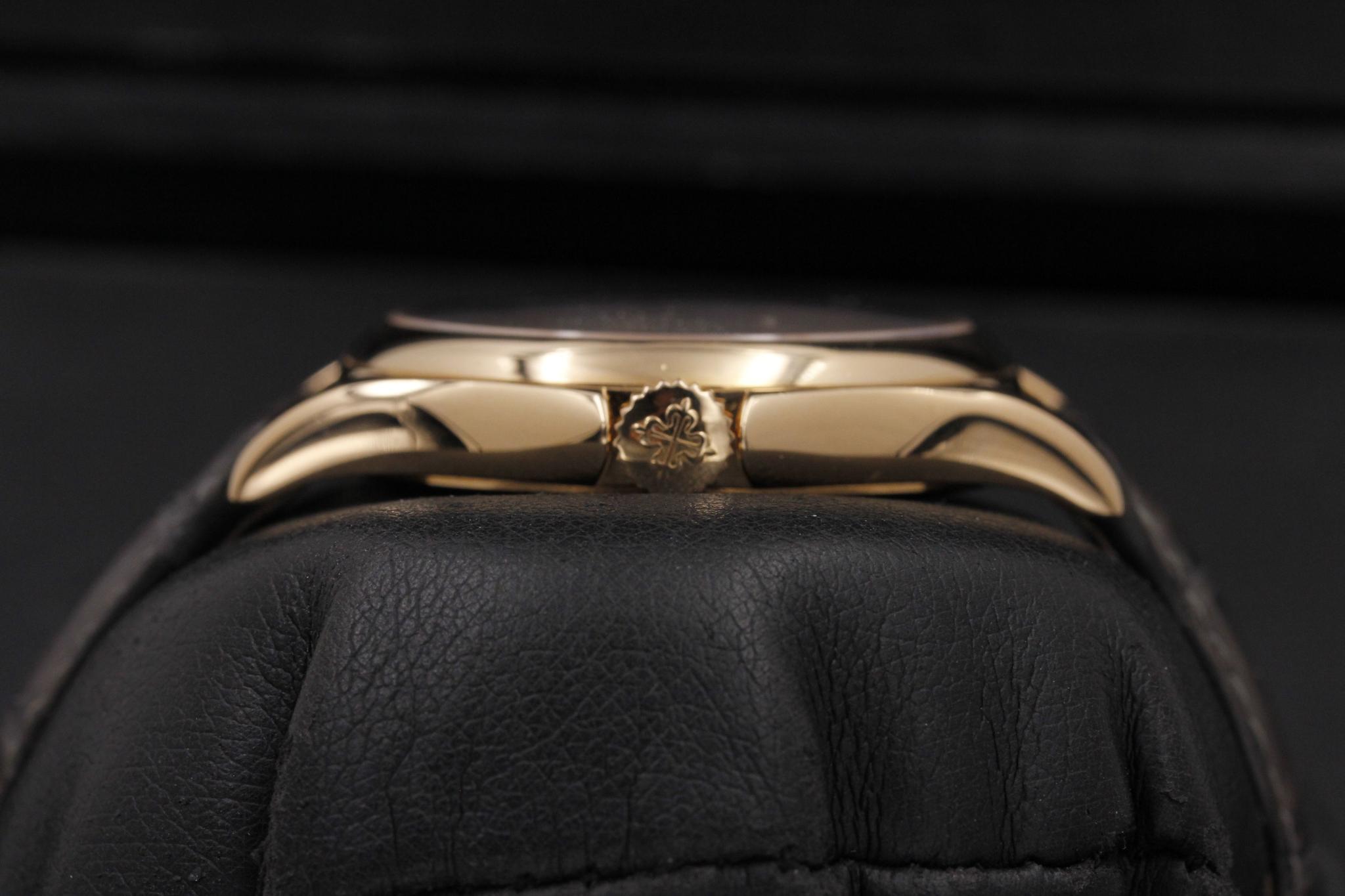 Watch Image 3
