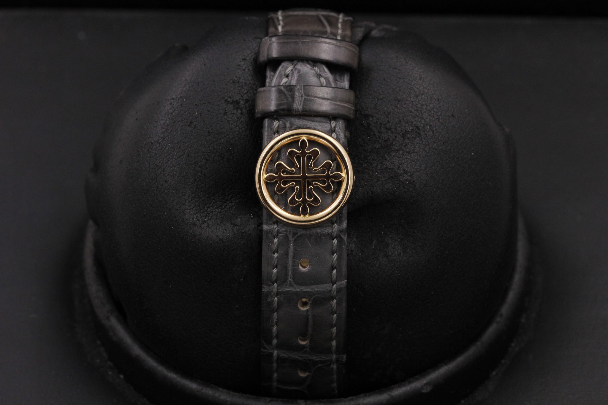 Watch Image 9