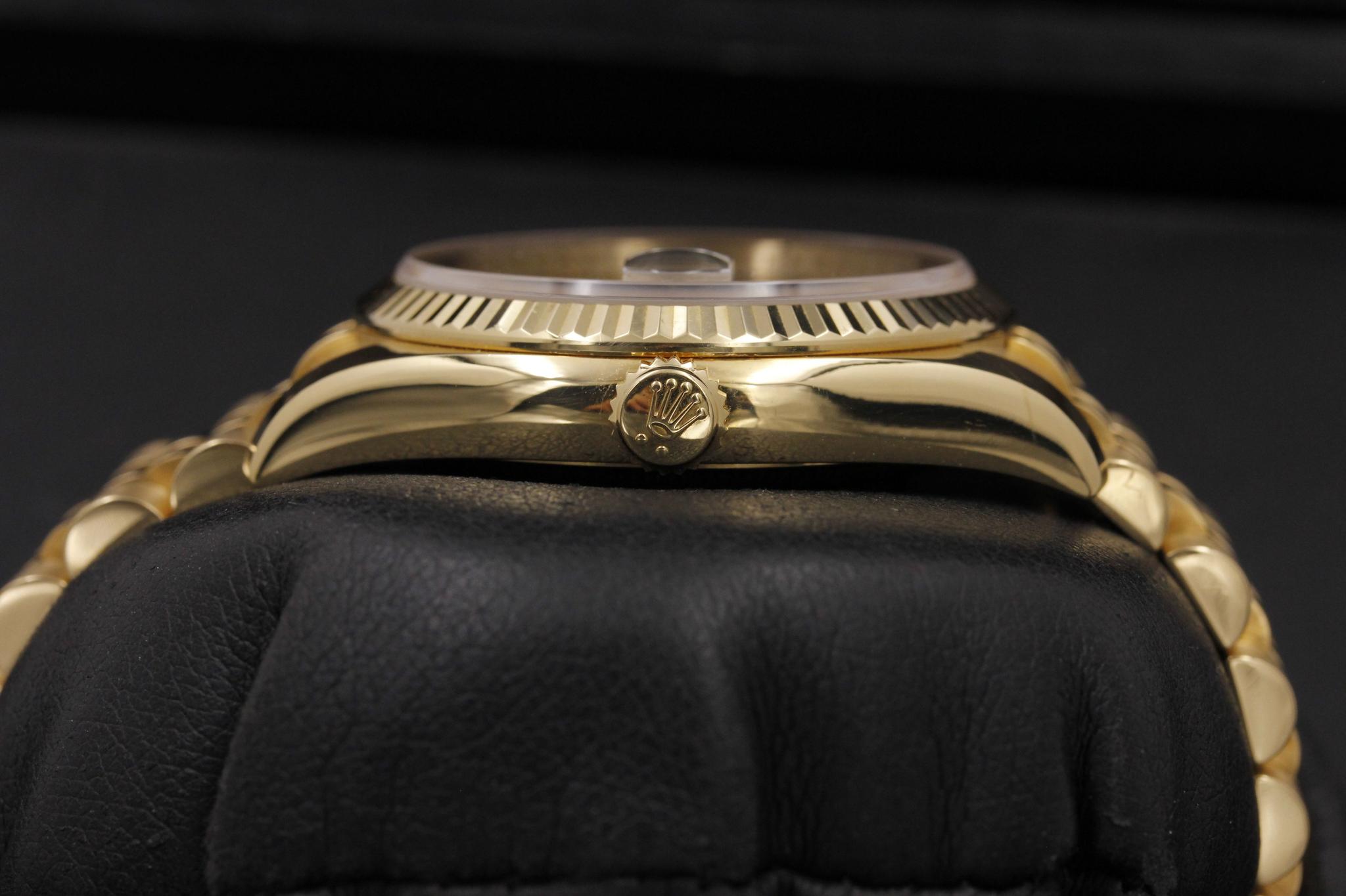 Watch Image 3