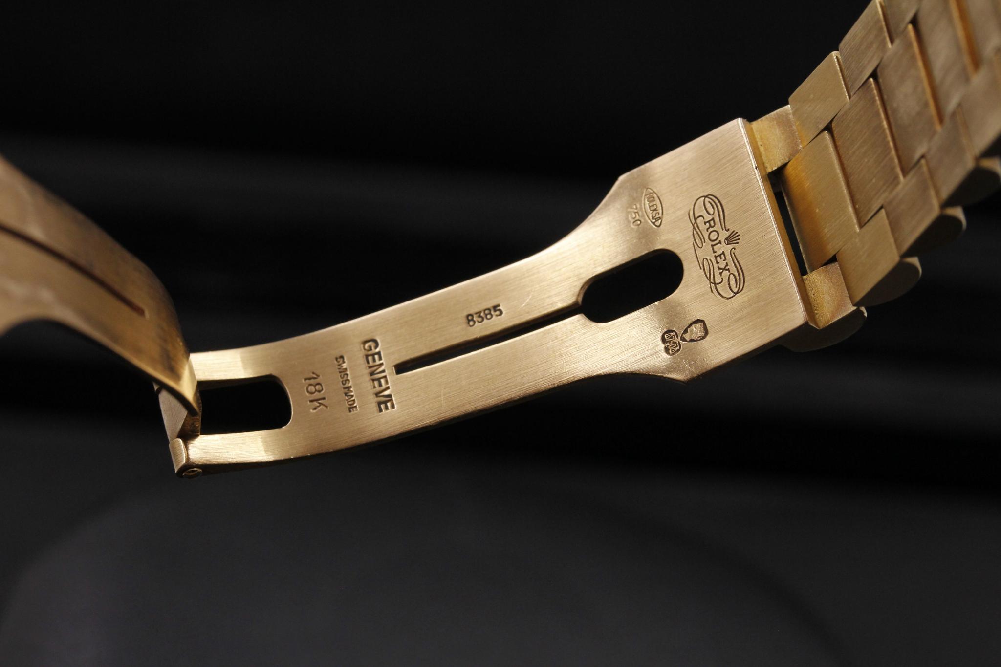 Watch Image 9