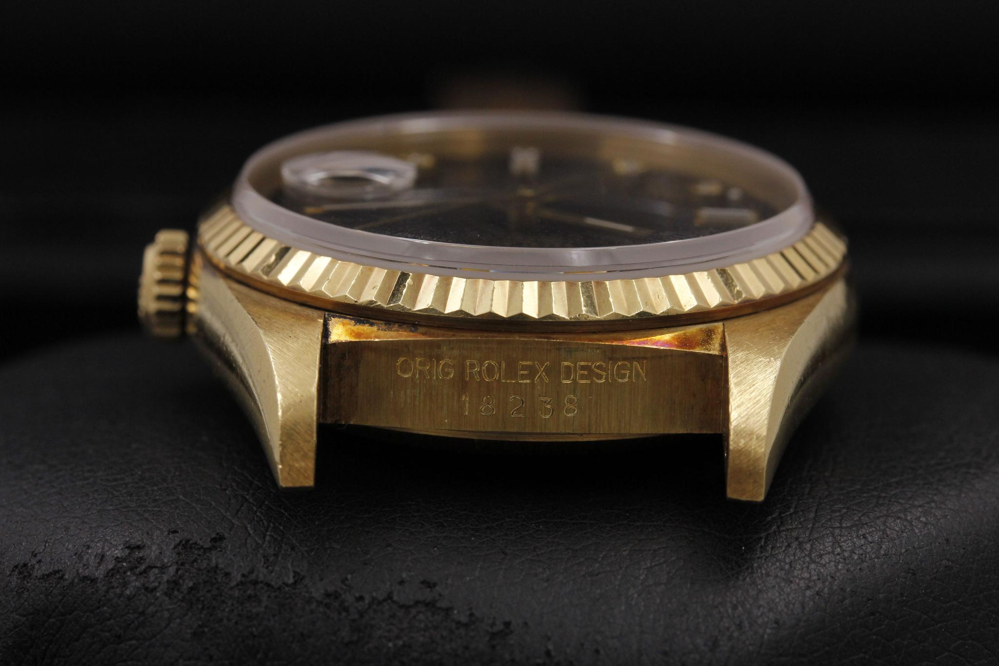 Watch Image 12