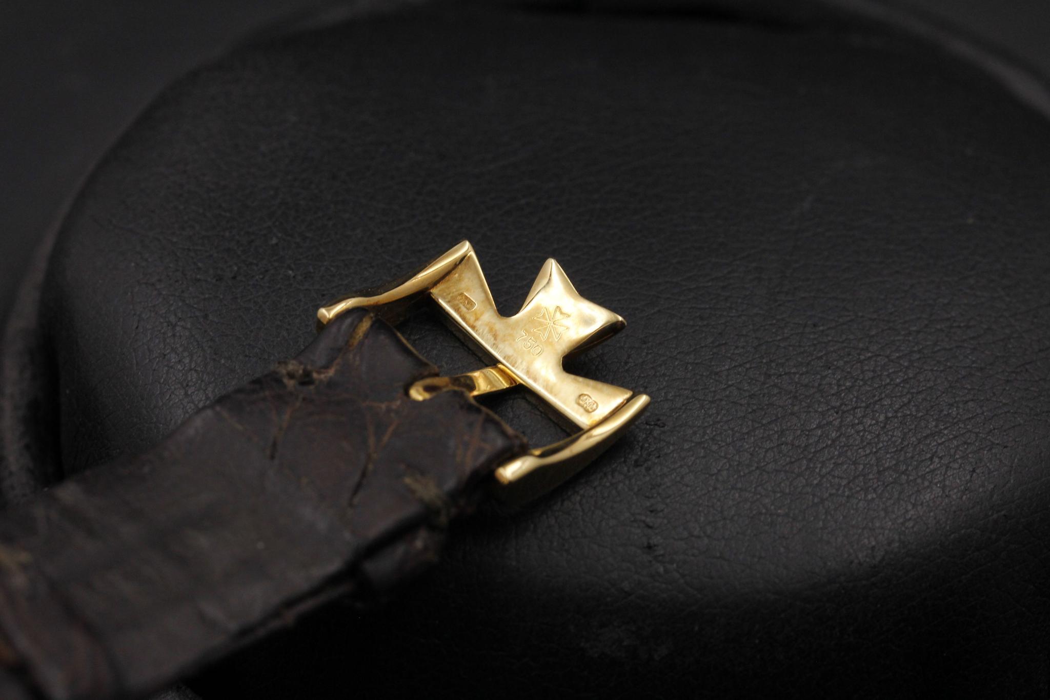 Watch Image 9
