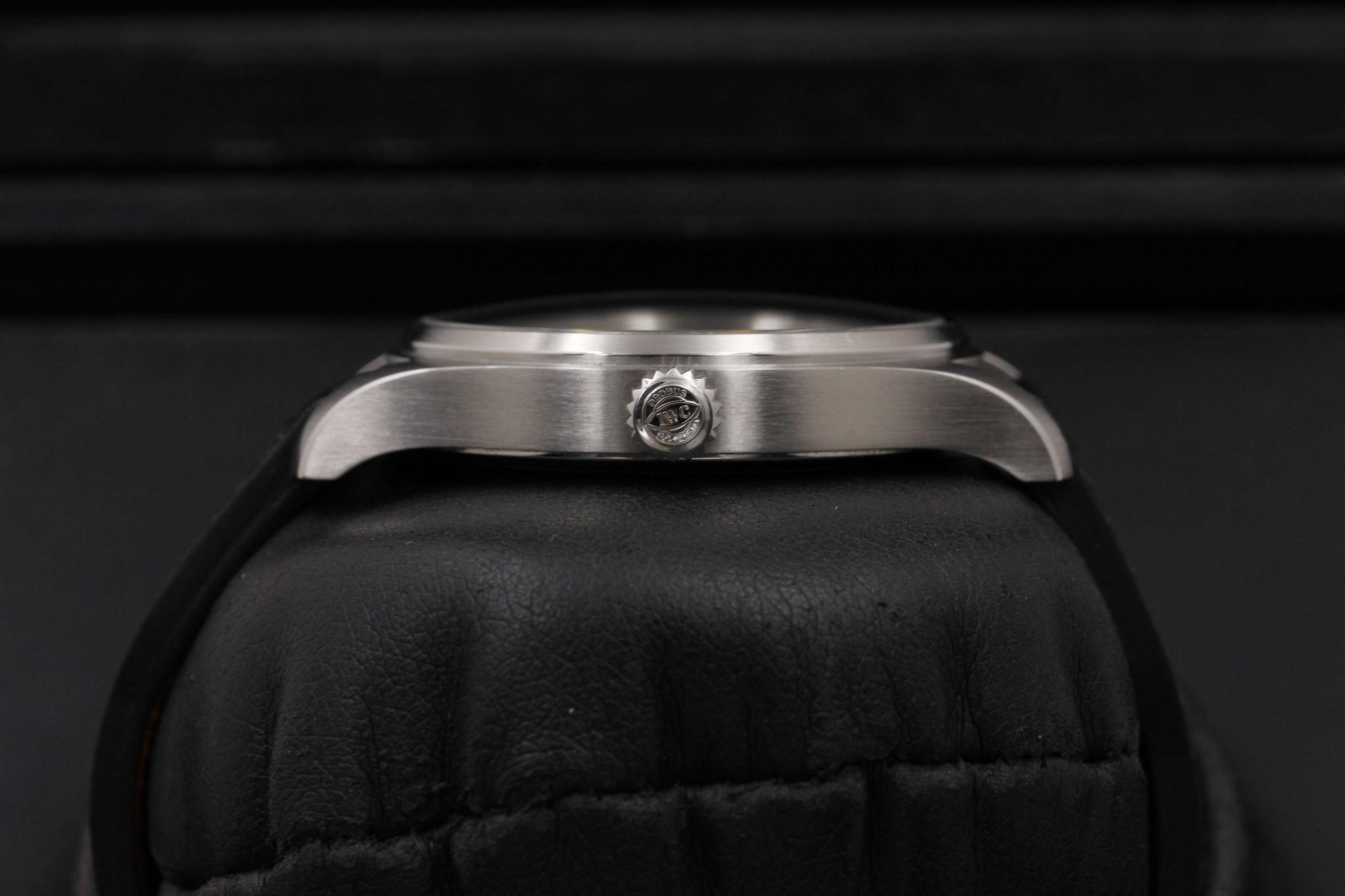 Watch Image 3