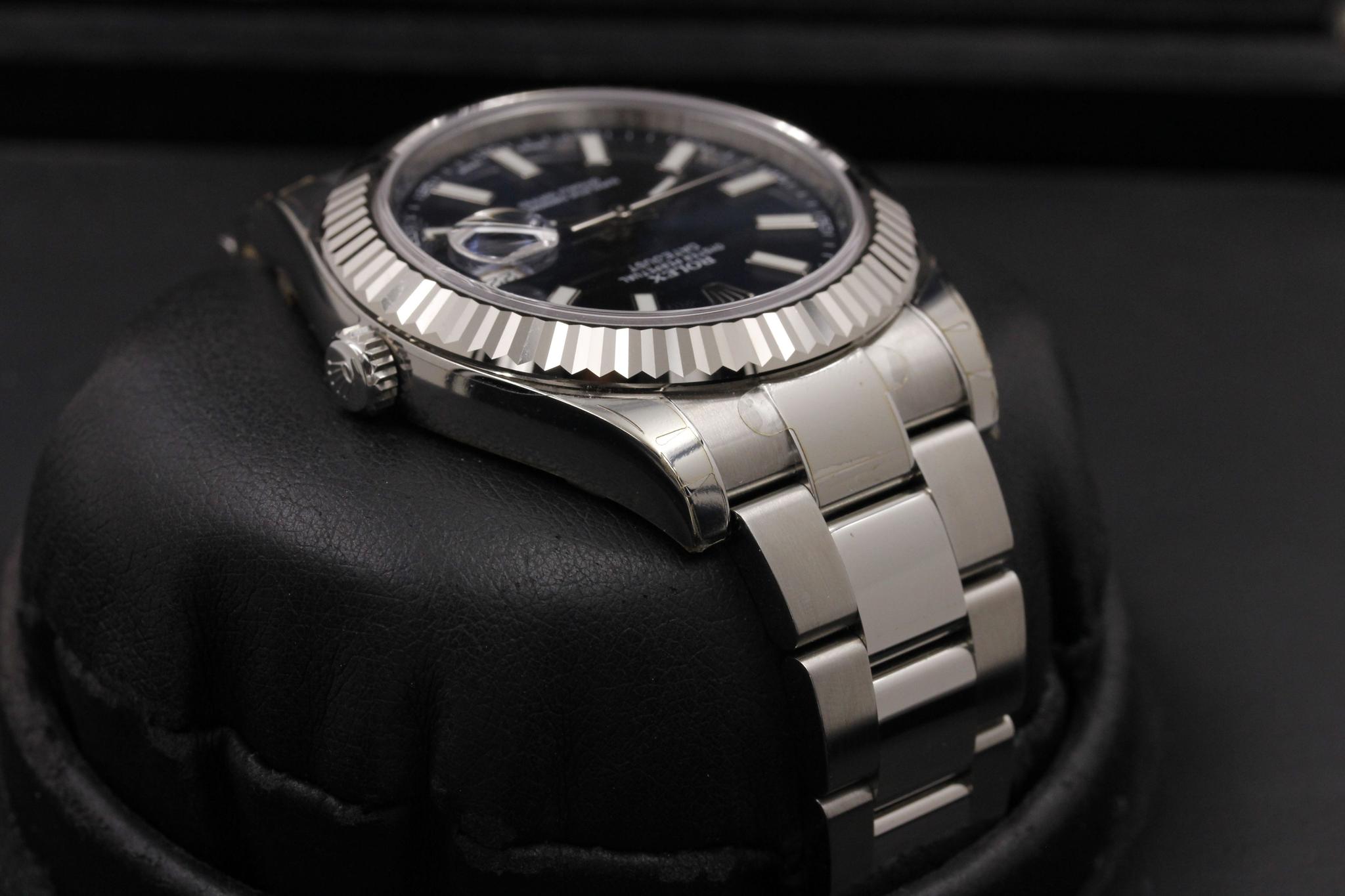 Watch Image 4