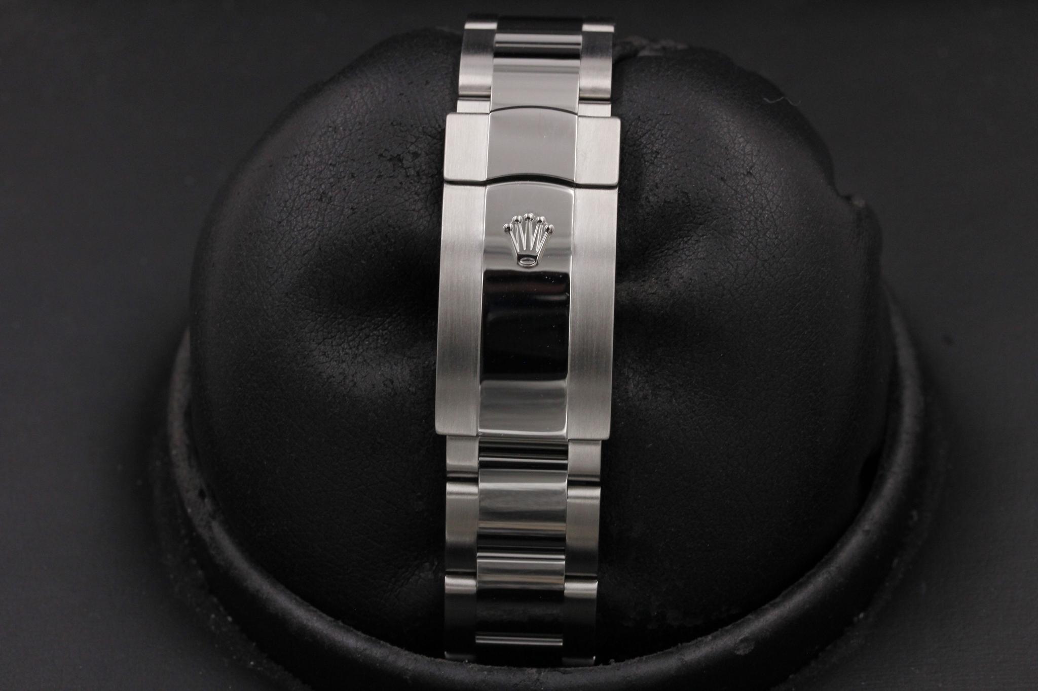 Watch Image 8