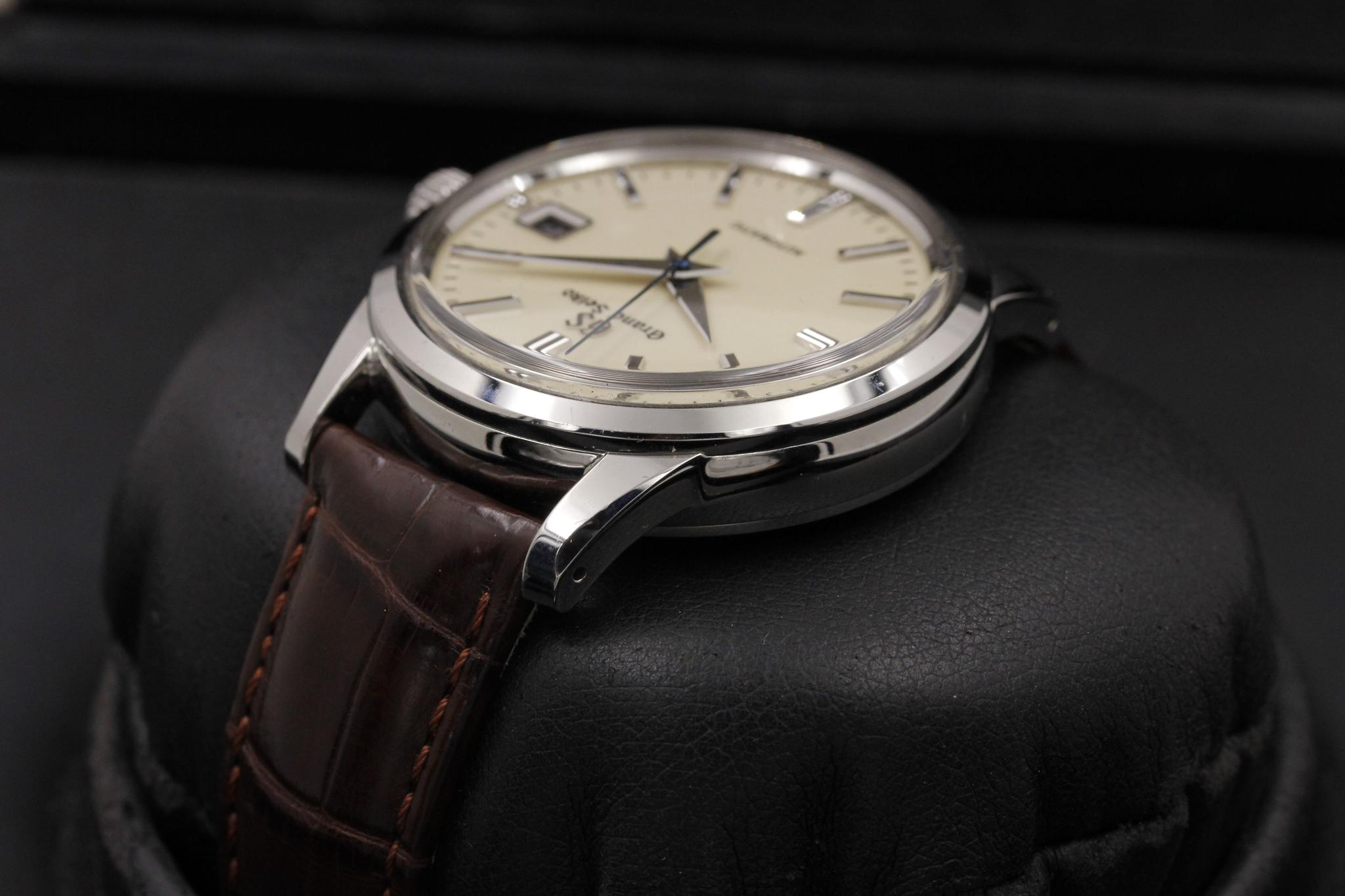 Watch Image 5
