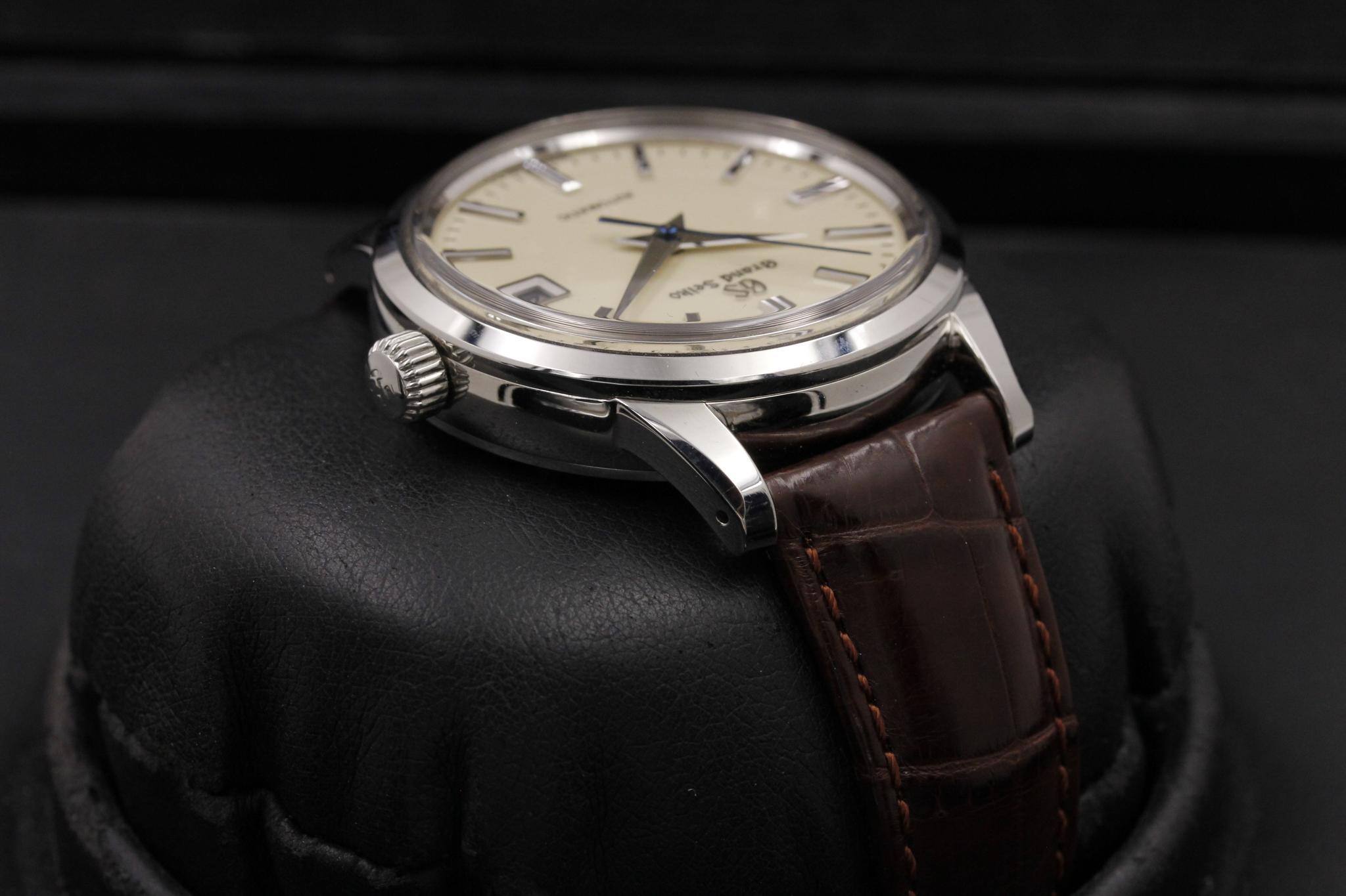 Watch Image 4