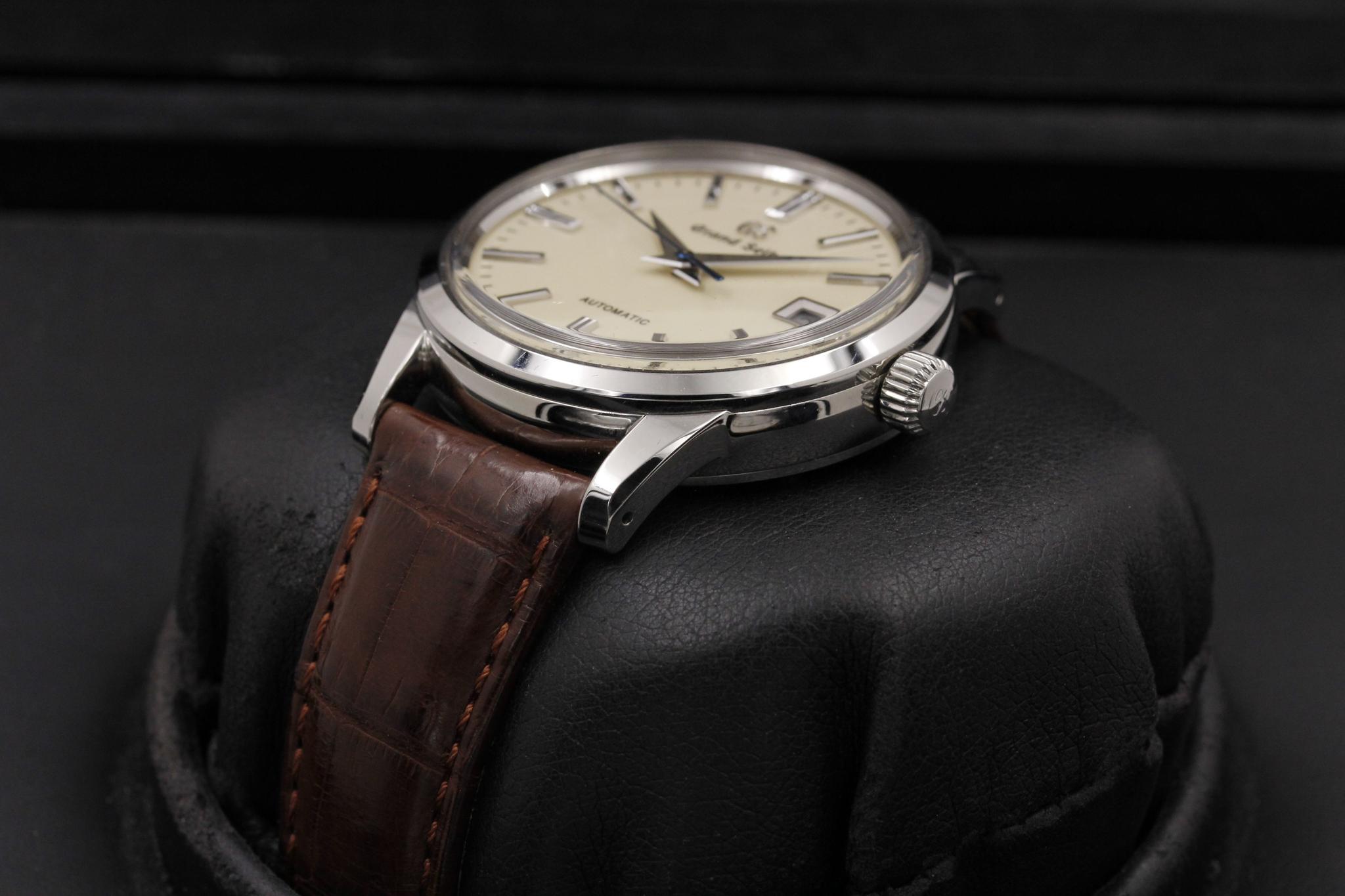 Watch Image 2