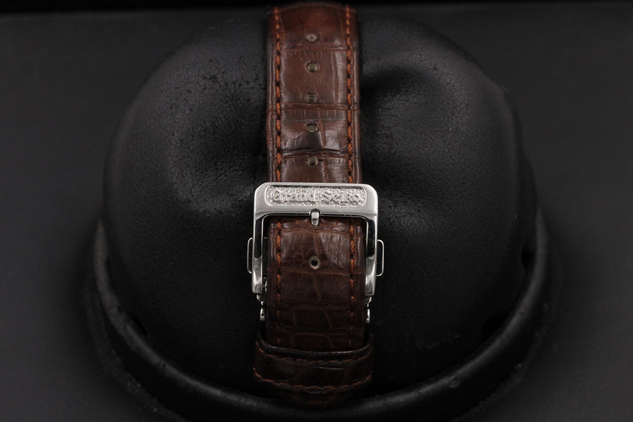 Watch Image 8