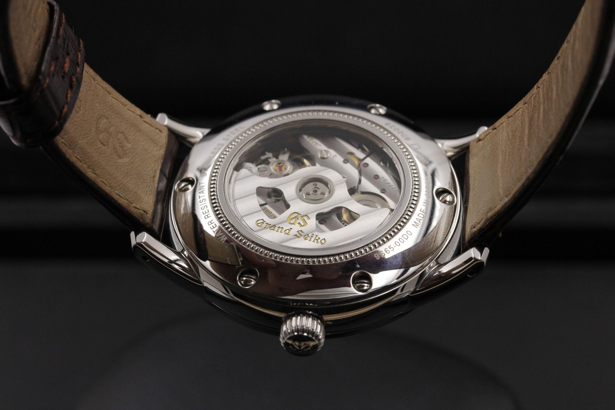 Watch Image 7