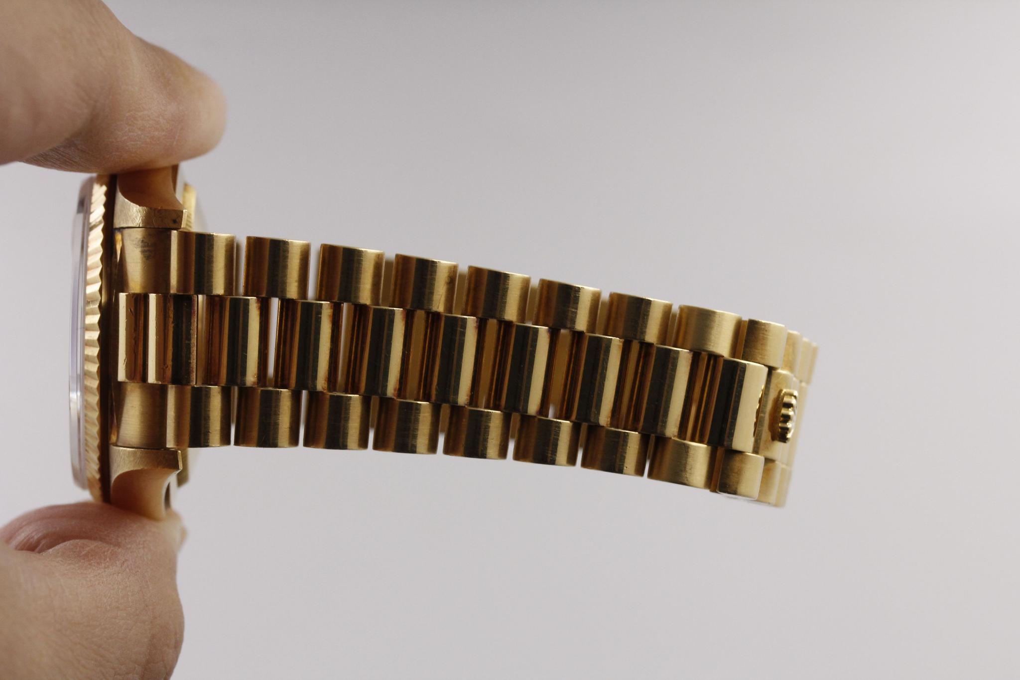 Watch Image 13