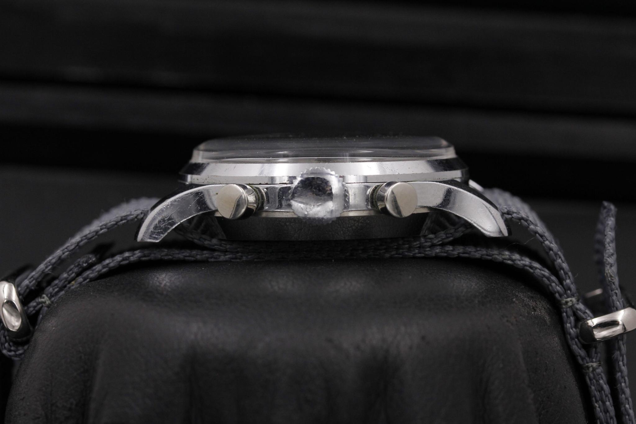 Watch Image 4