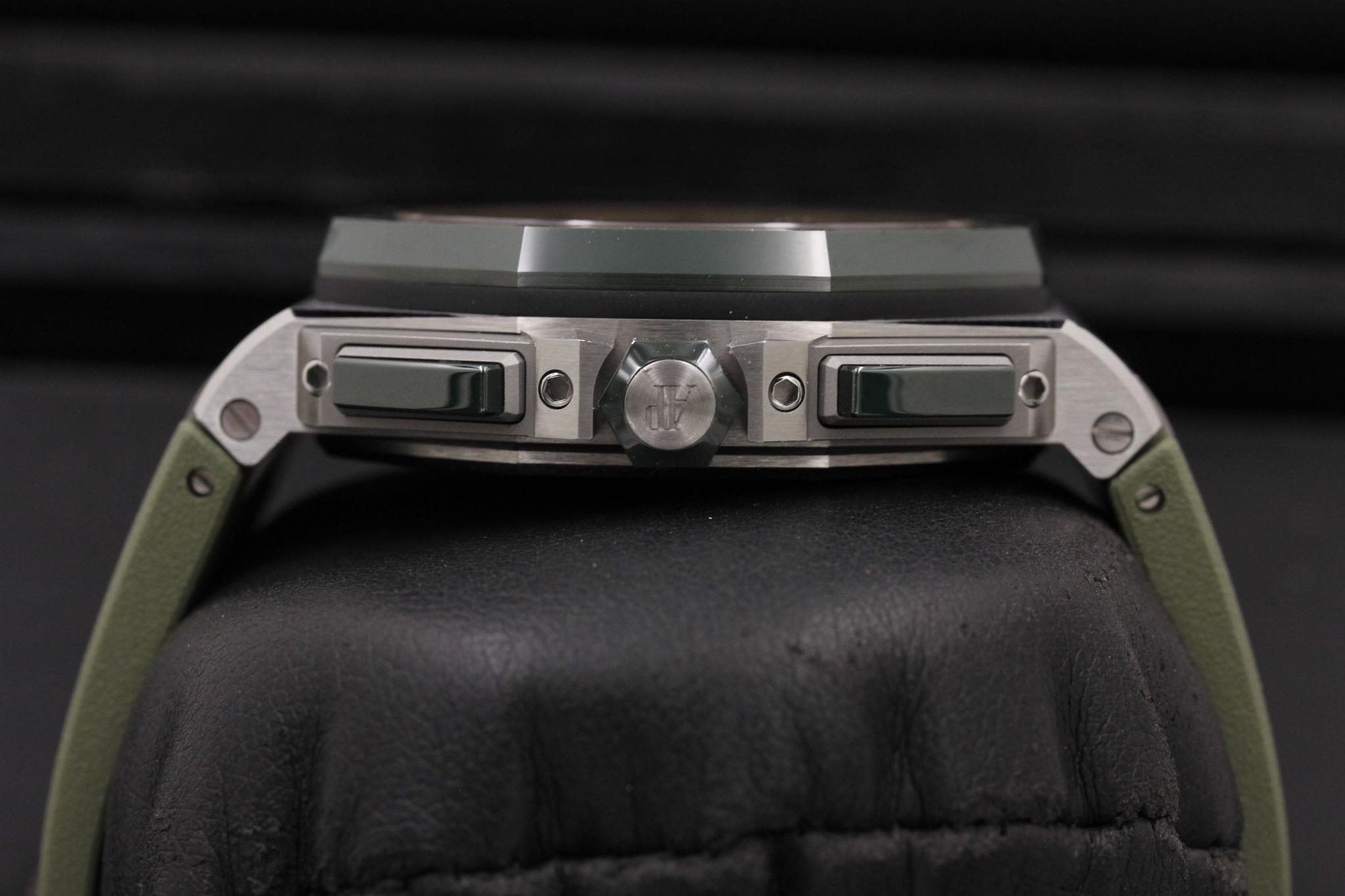 Watch Image 3
