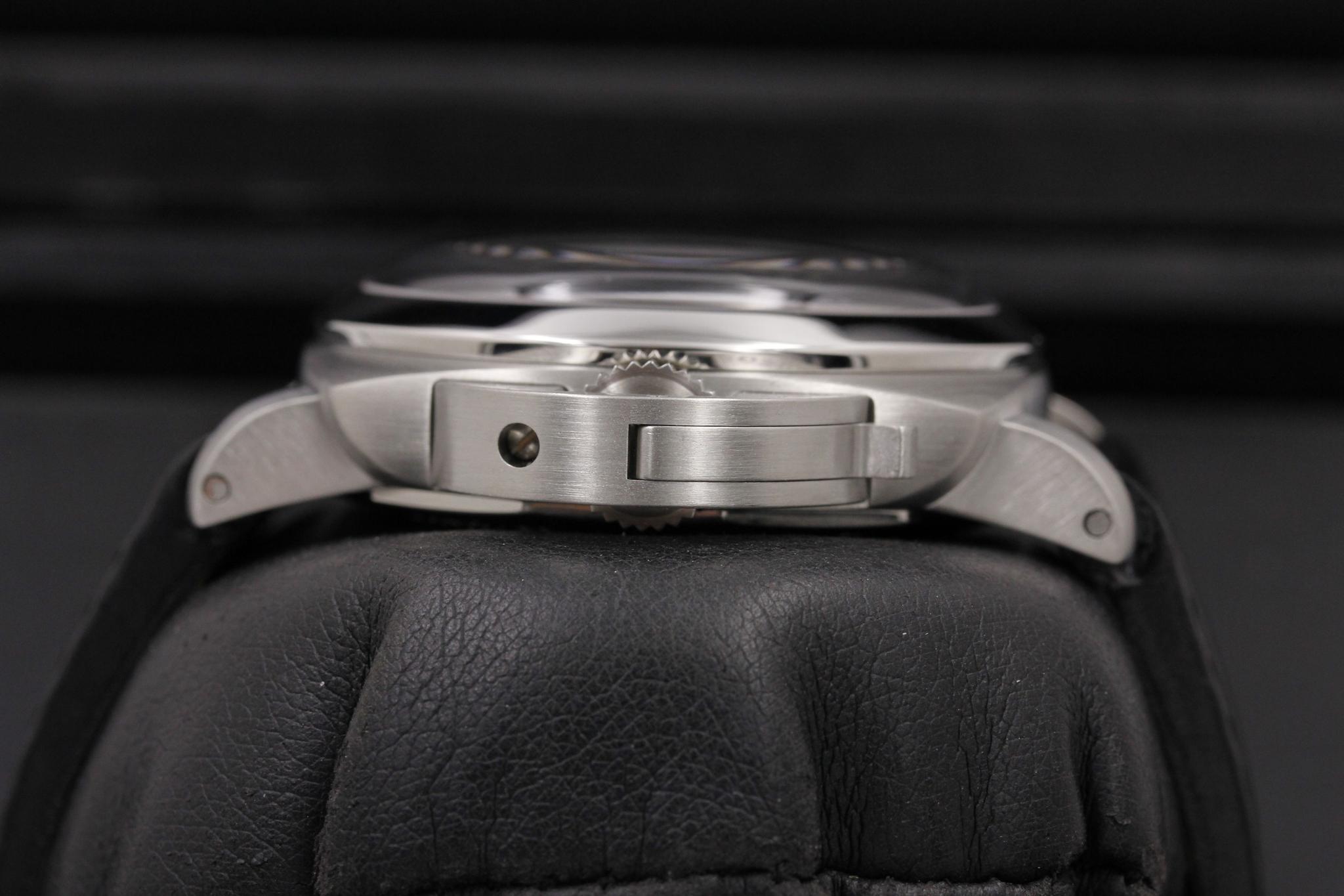 Watch Image 3