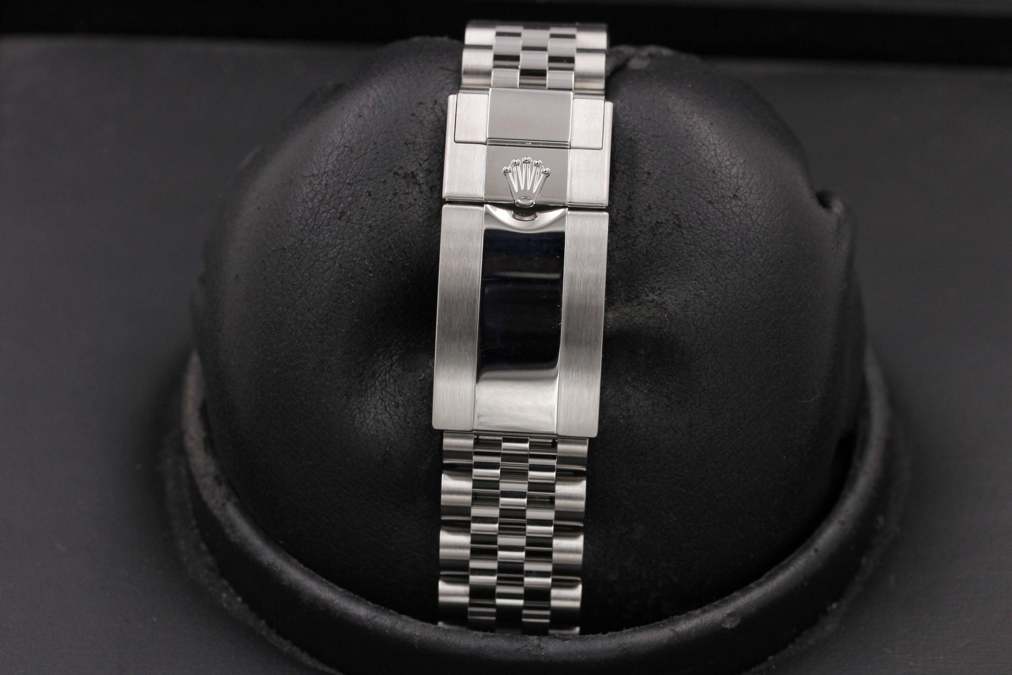 Watch Image 8