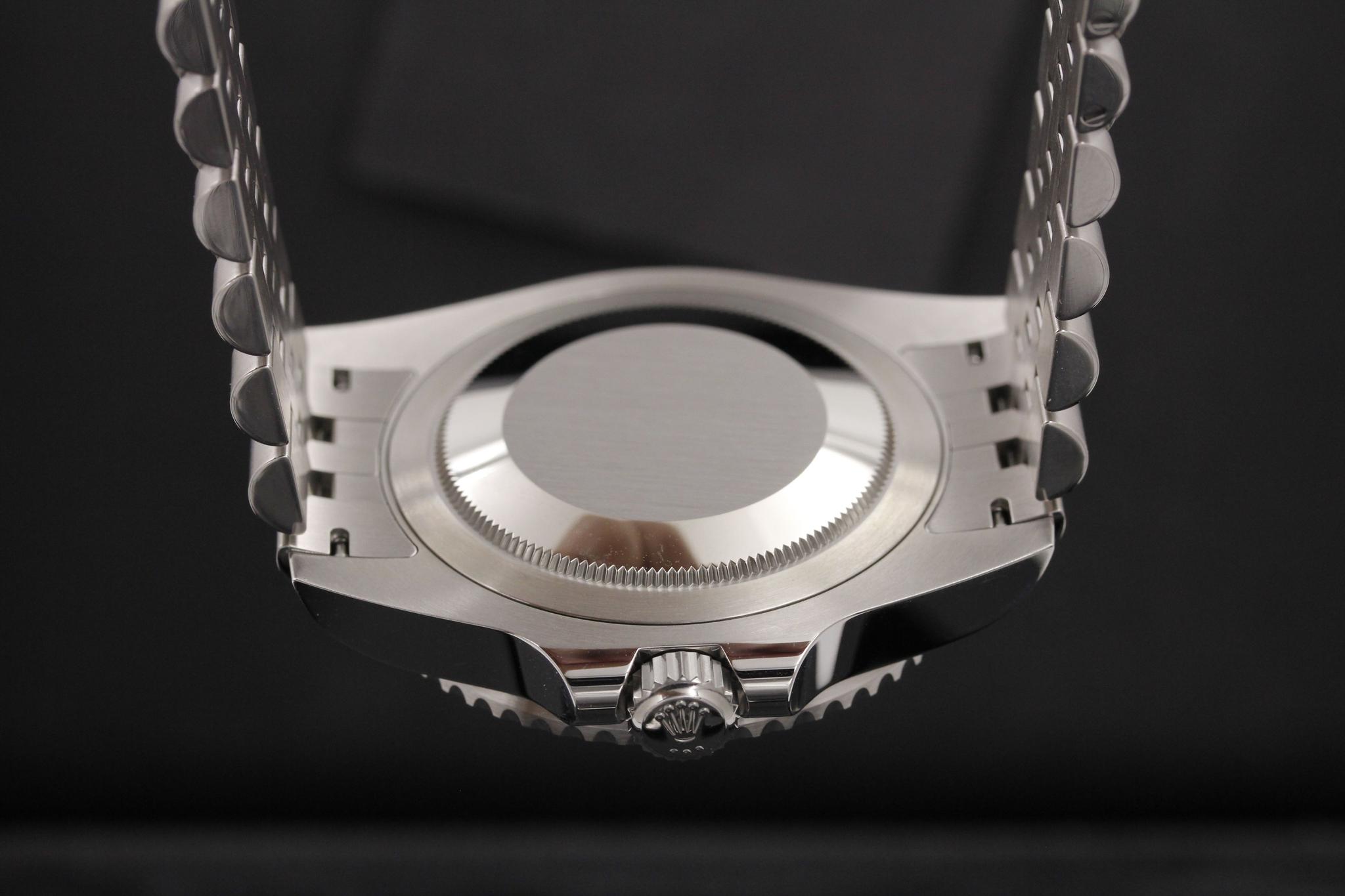 Watch Image 7