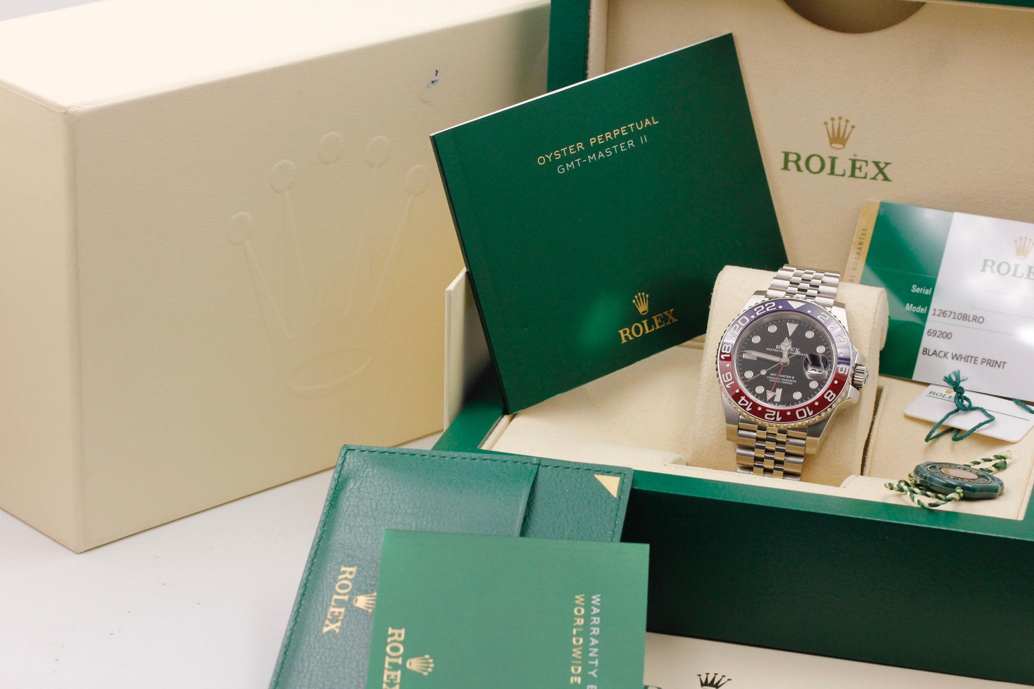 Watch Image 11