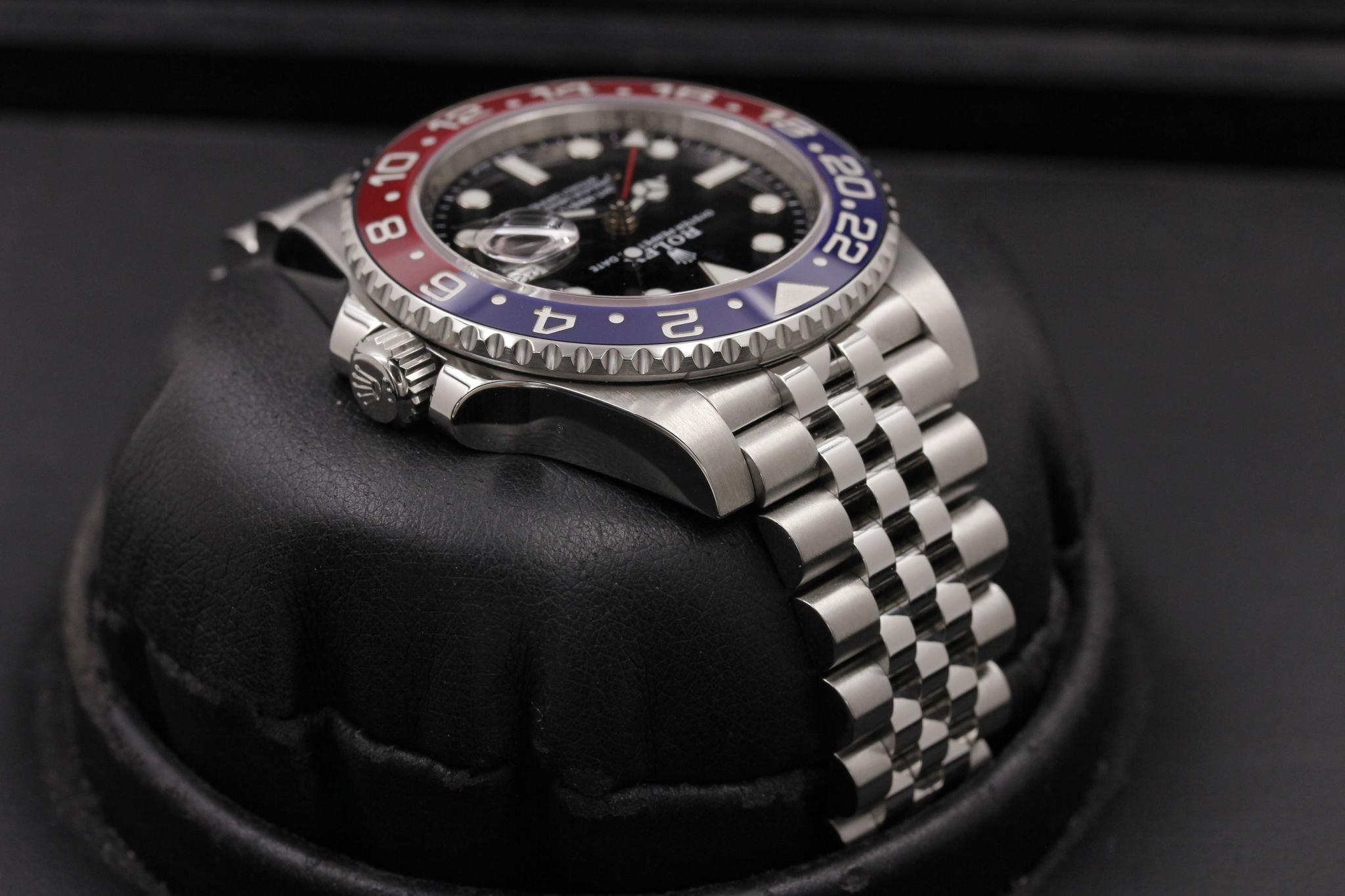 Watch Image 4