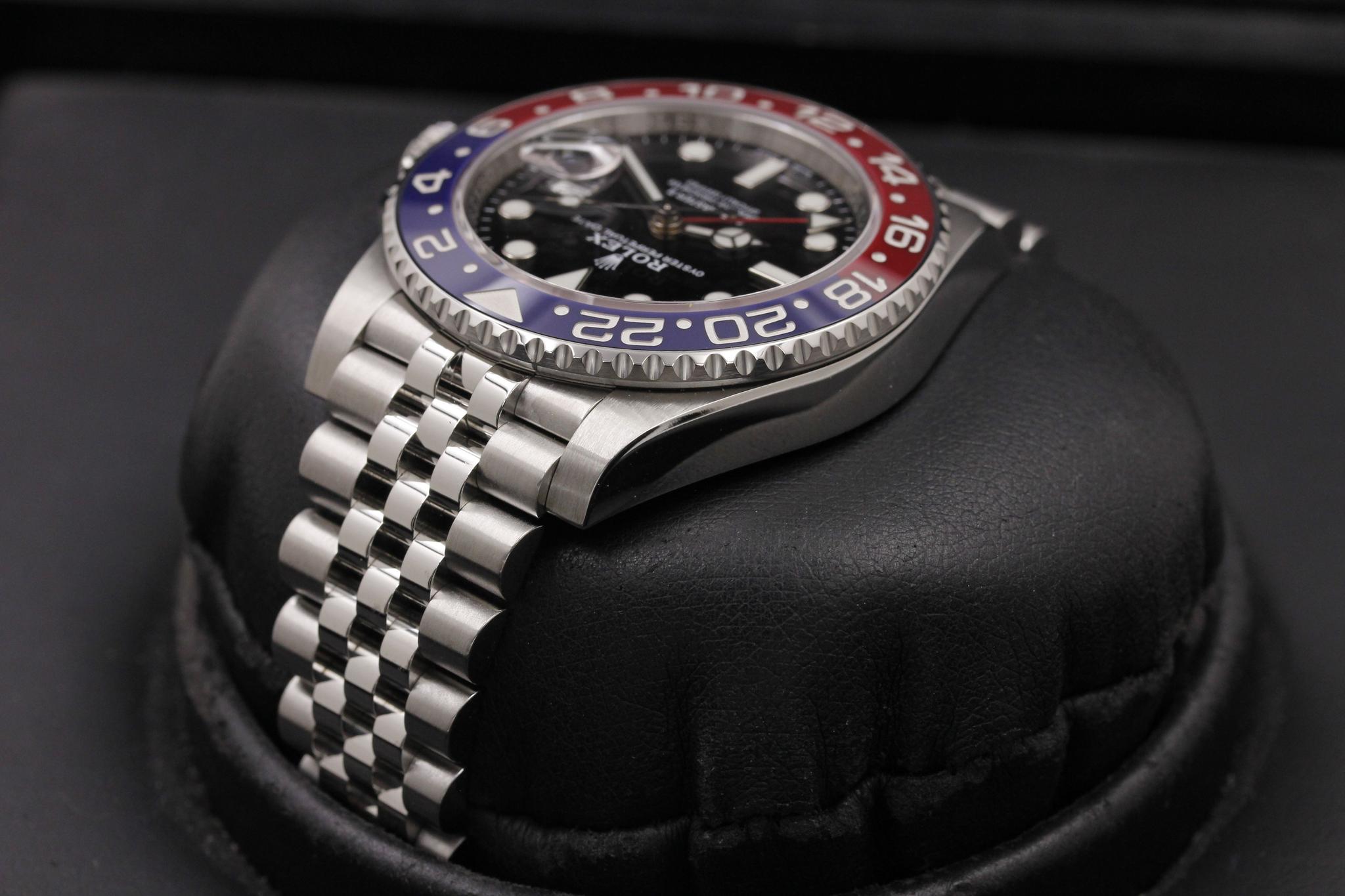 Watch Image 5