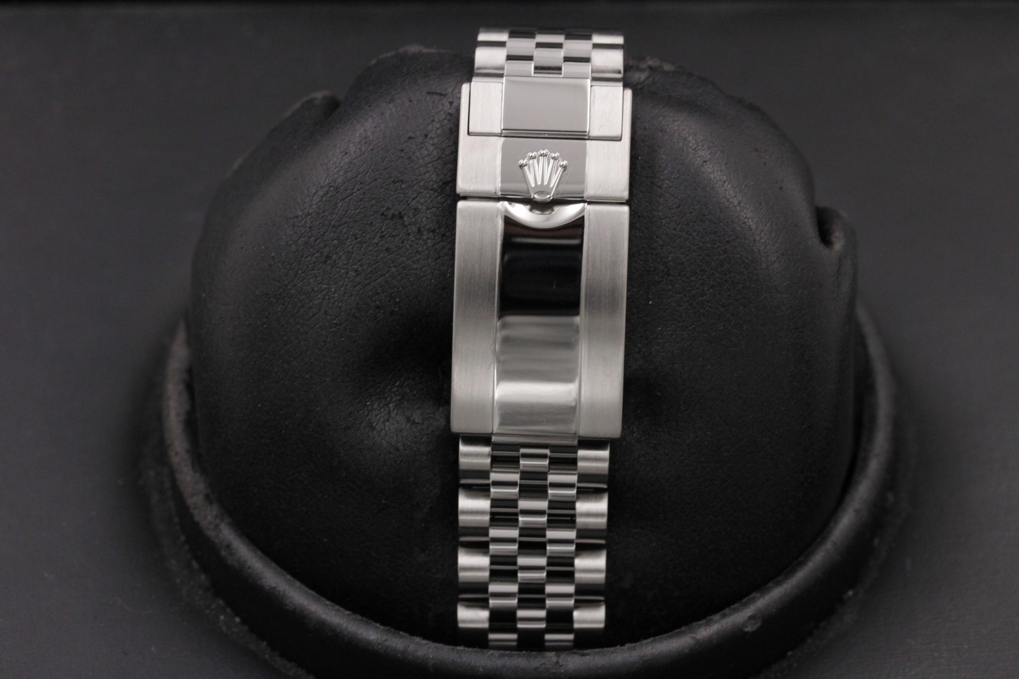 Watch Image 8