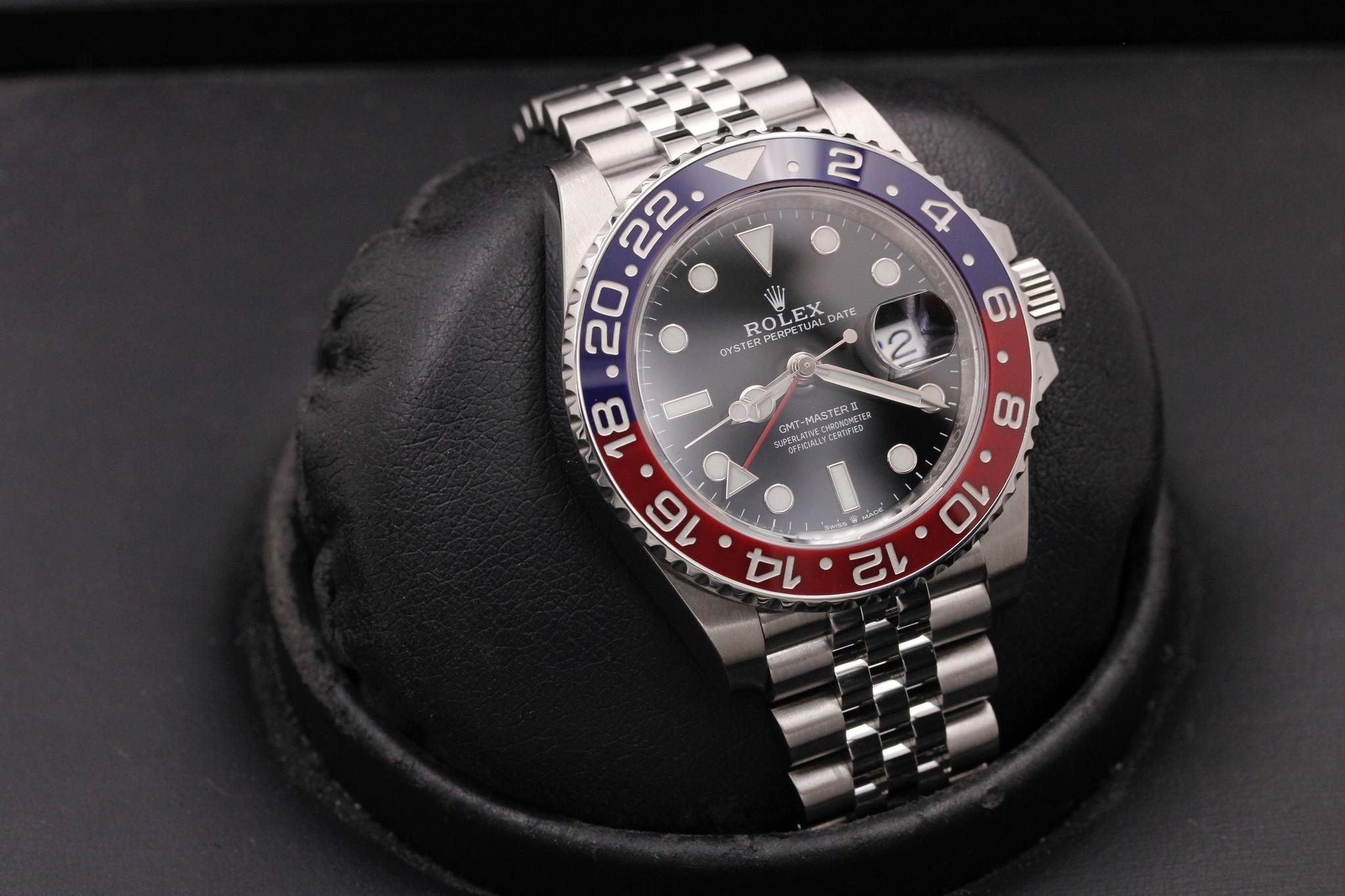 Watch Image 10