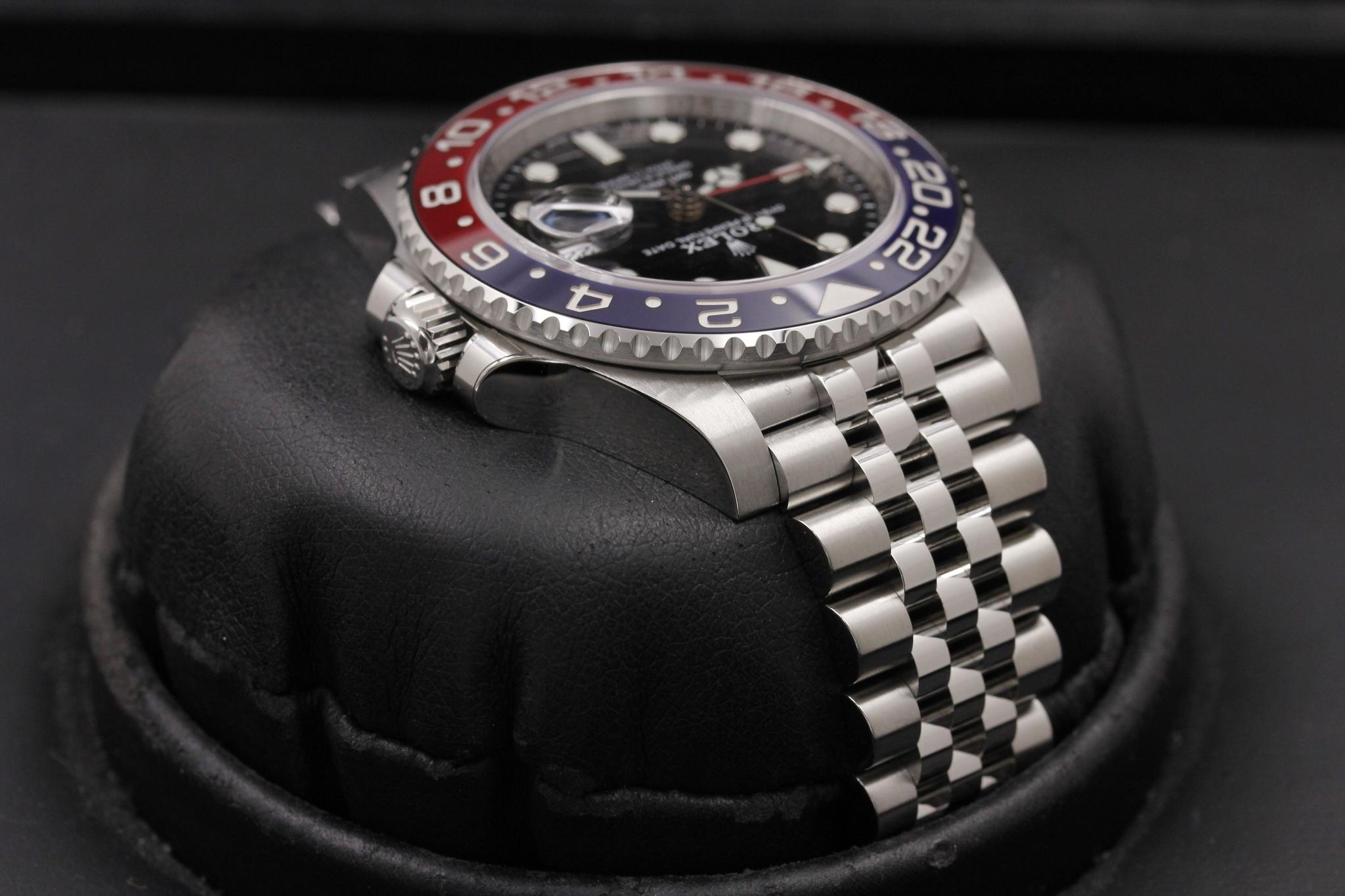 Watch Image 4