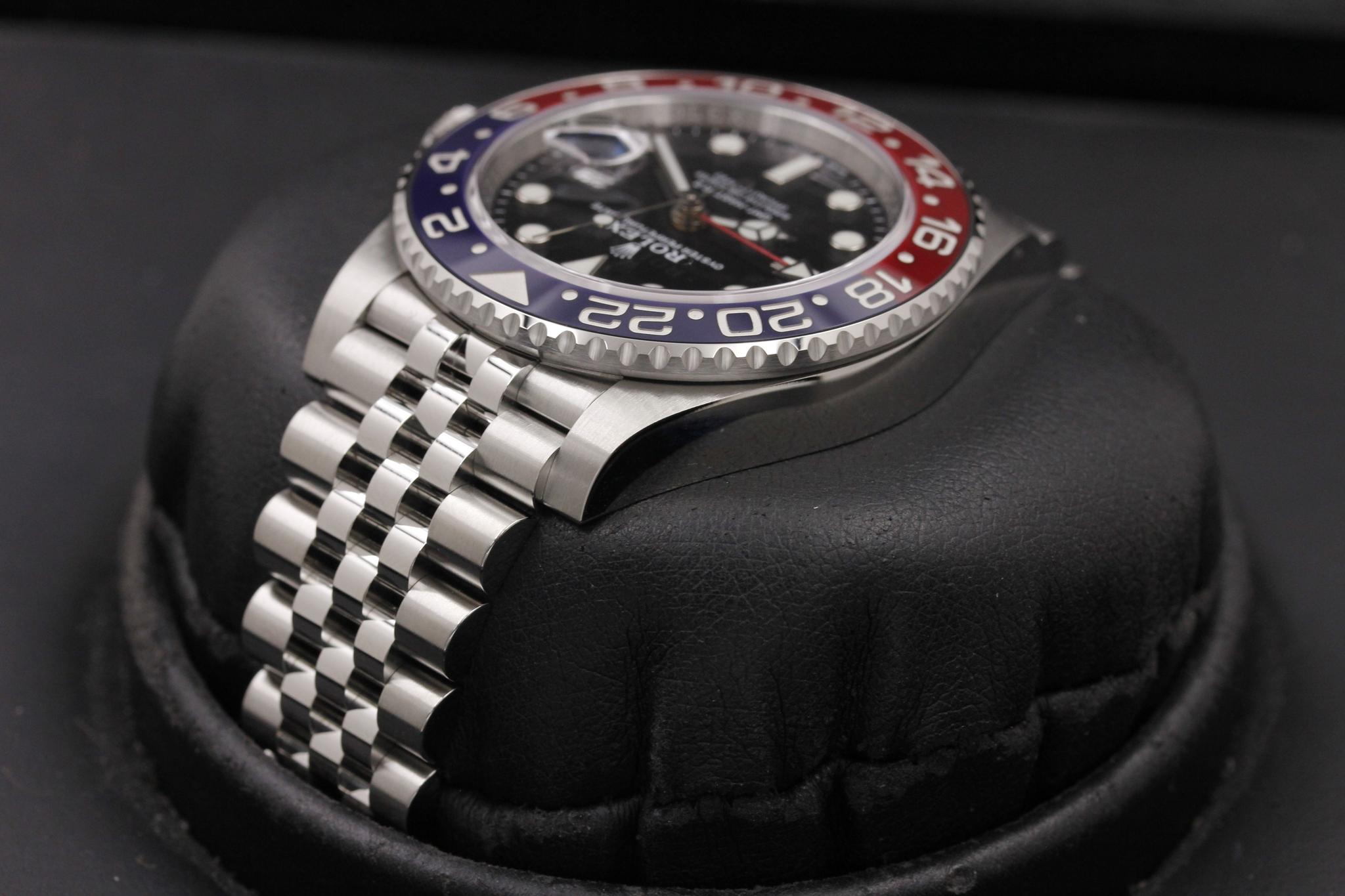 Watch Image 5