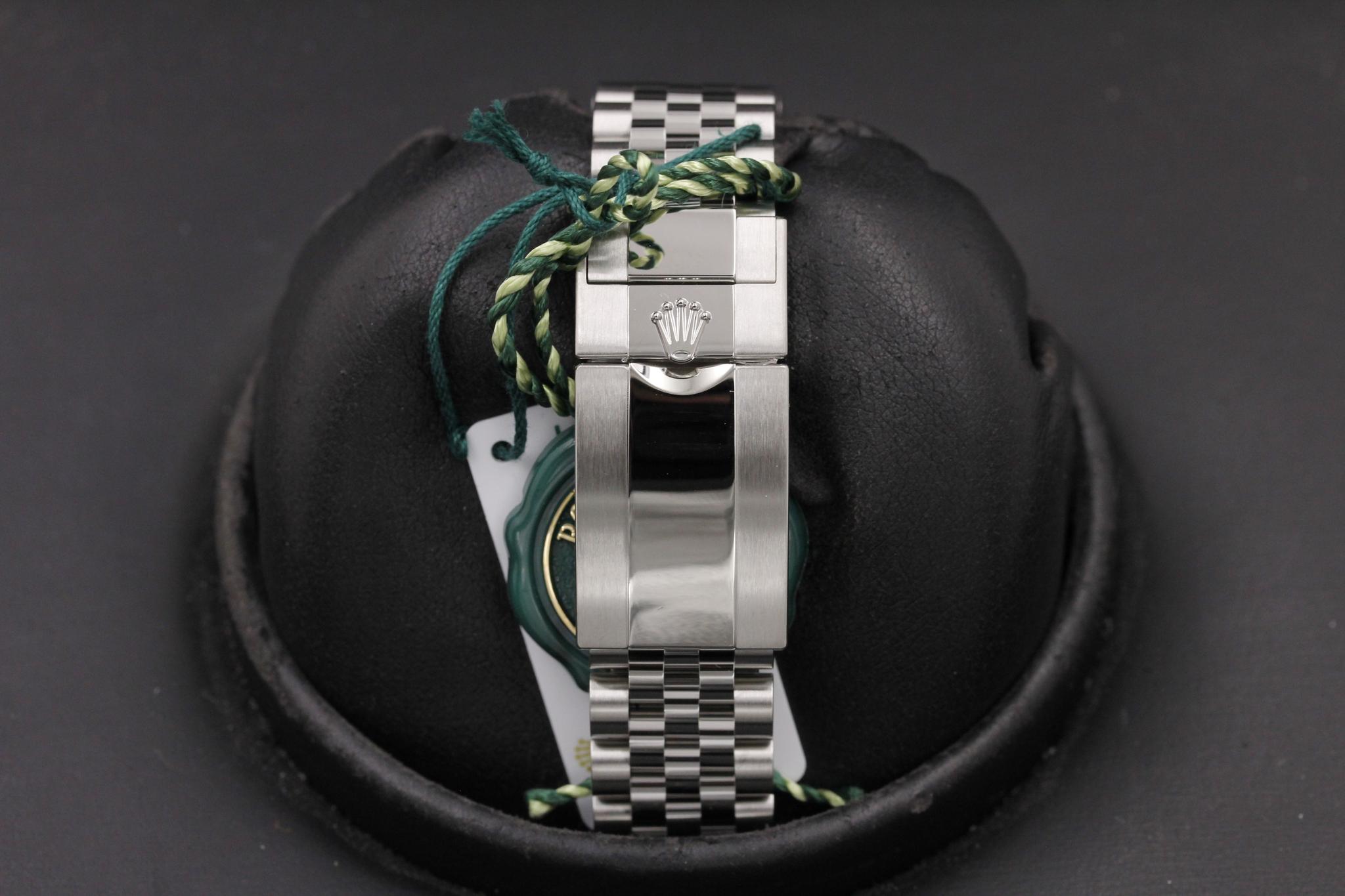 Watch Image 7