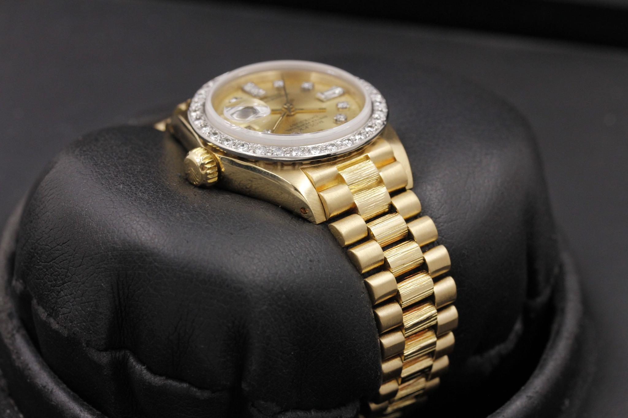 Watch Image 4