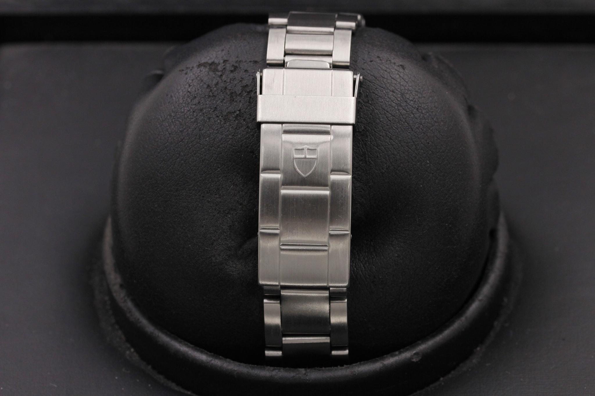 Watch Image 9