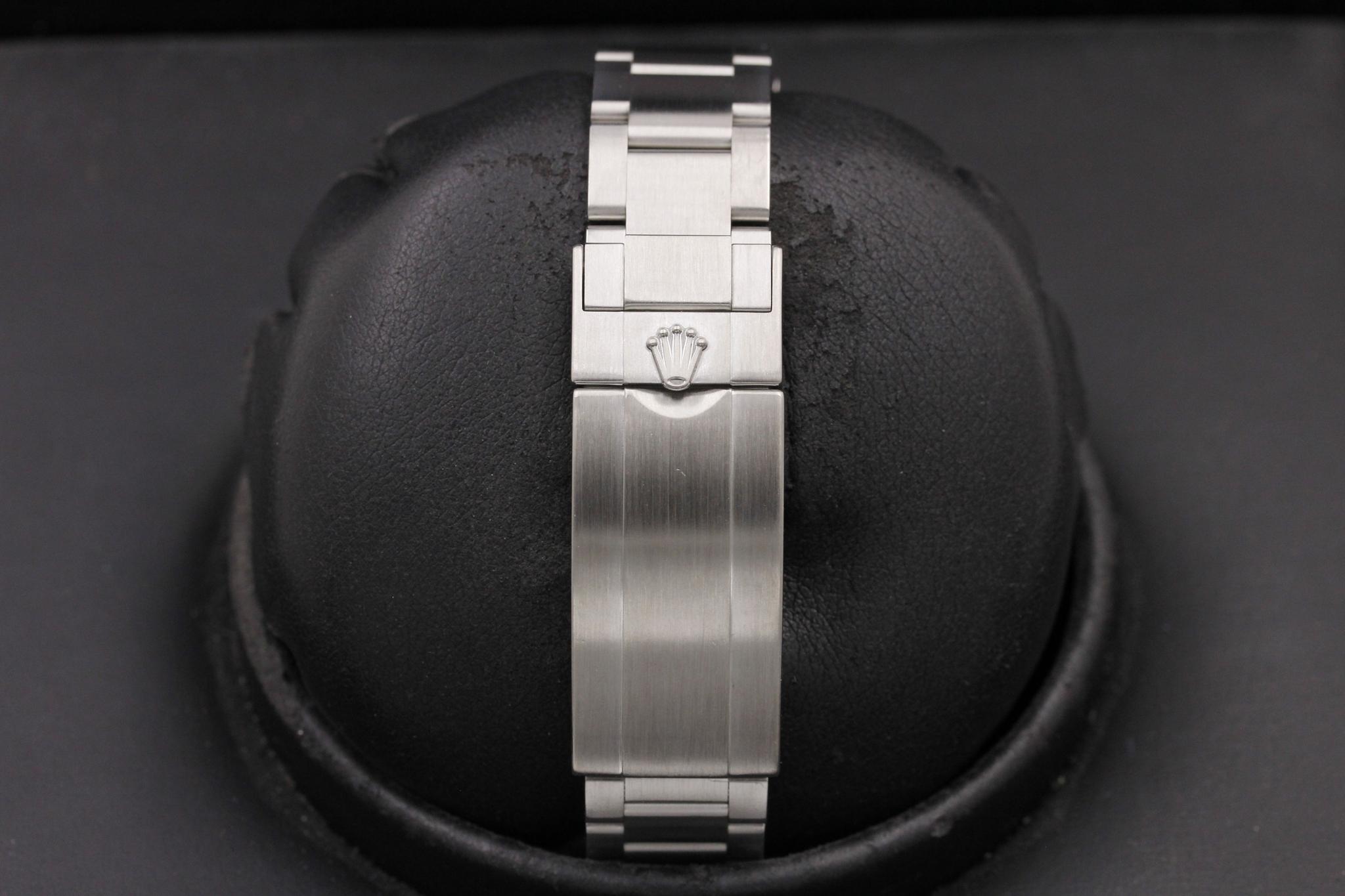 Watch Image 7