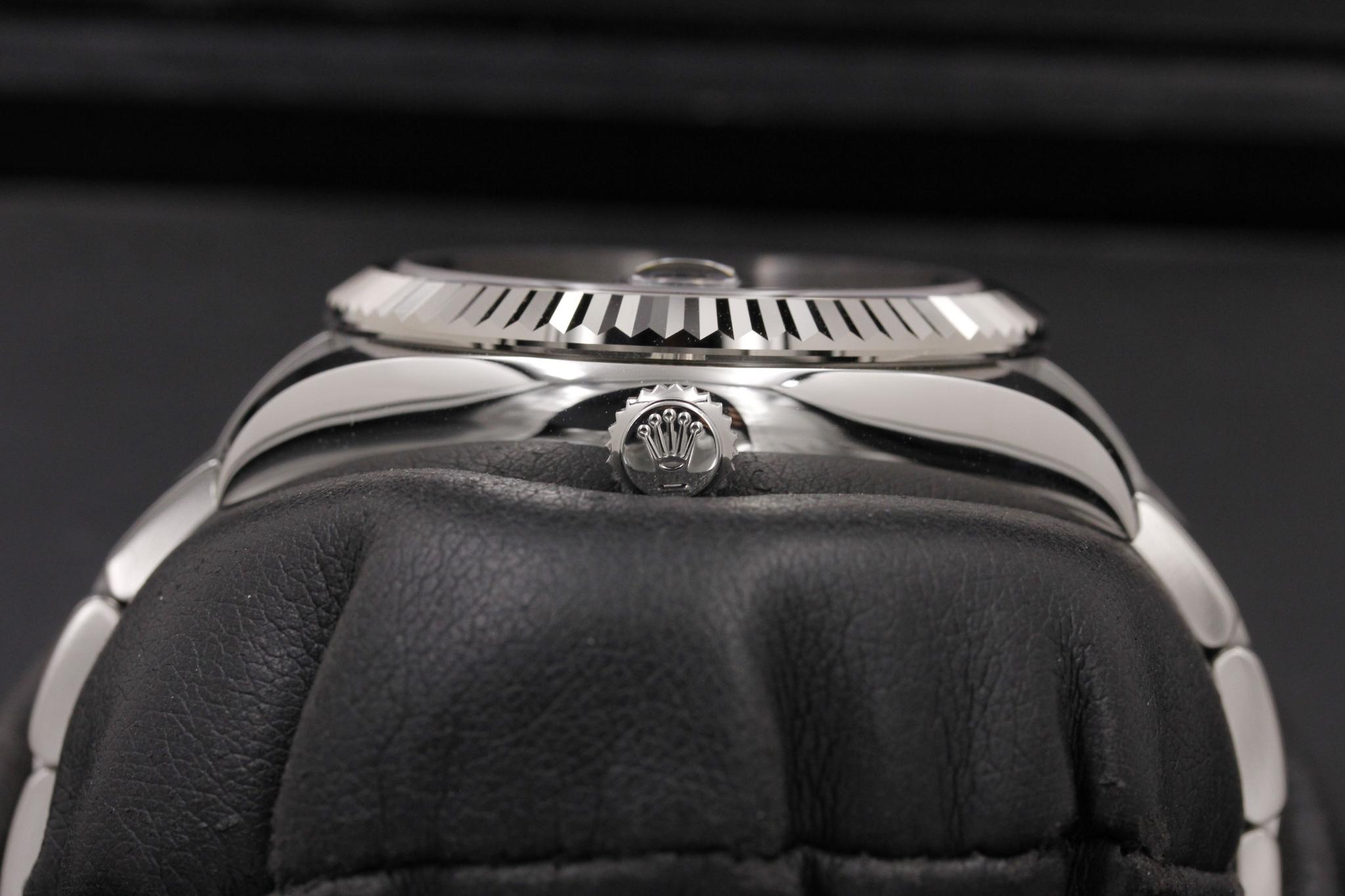 Watch Image 3