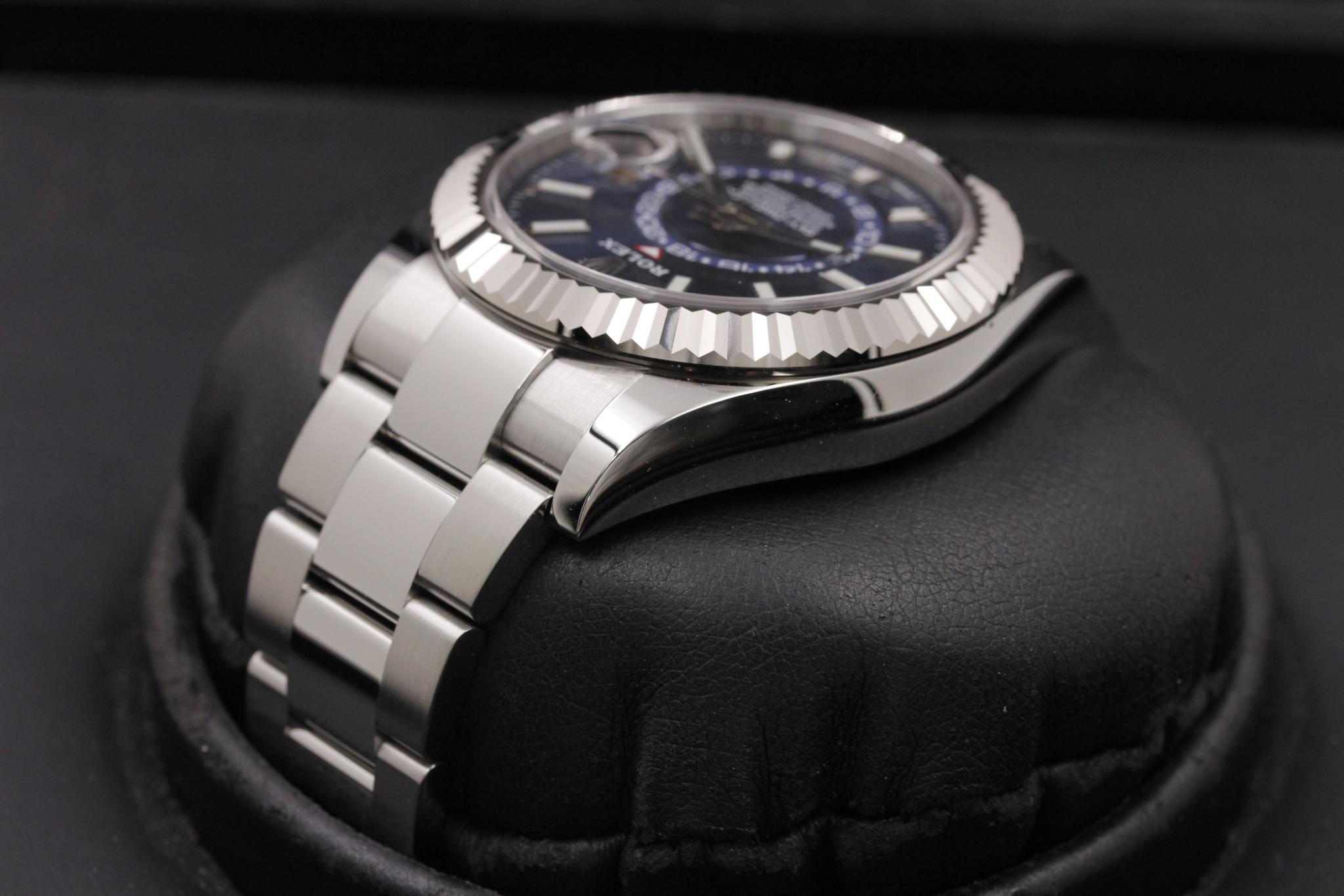 Watch Image 5