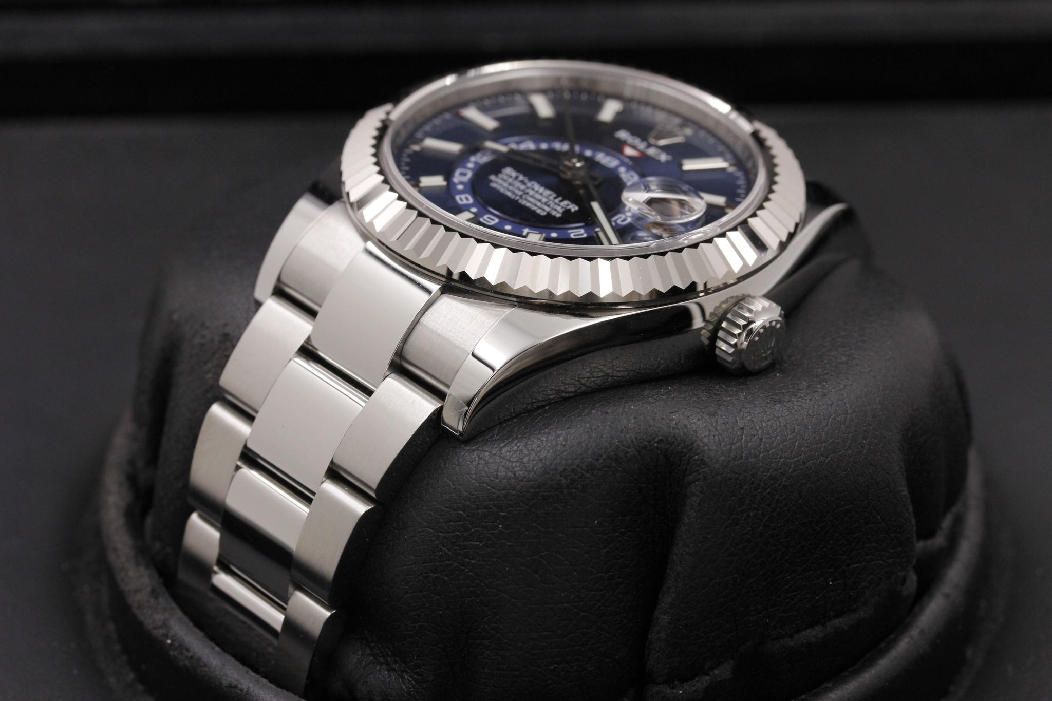 Watch Image 2