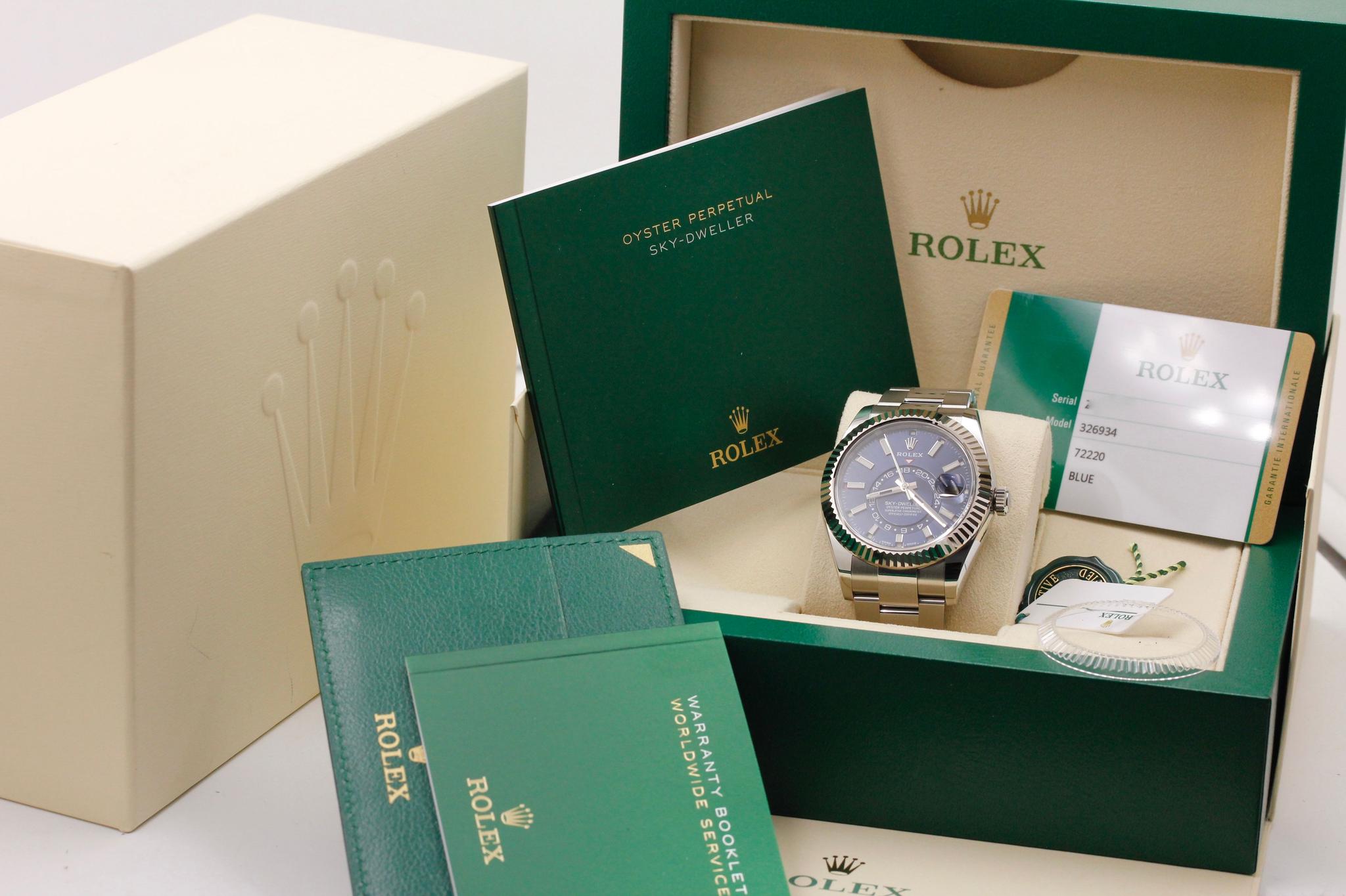 Watch Image 11