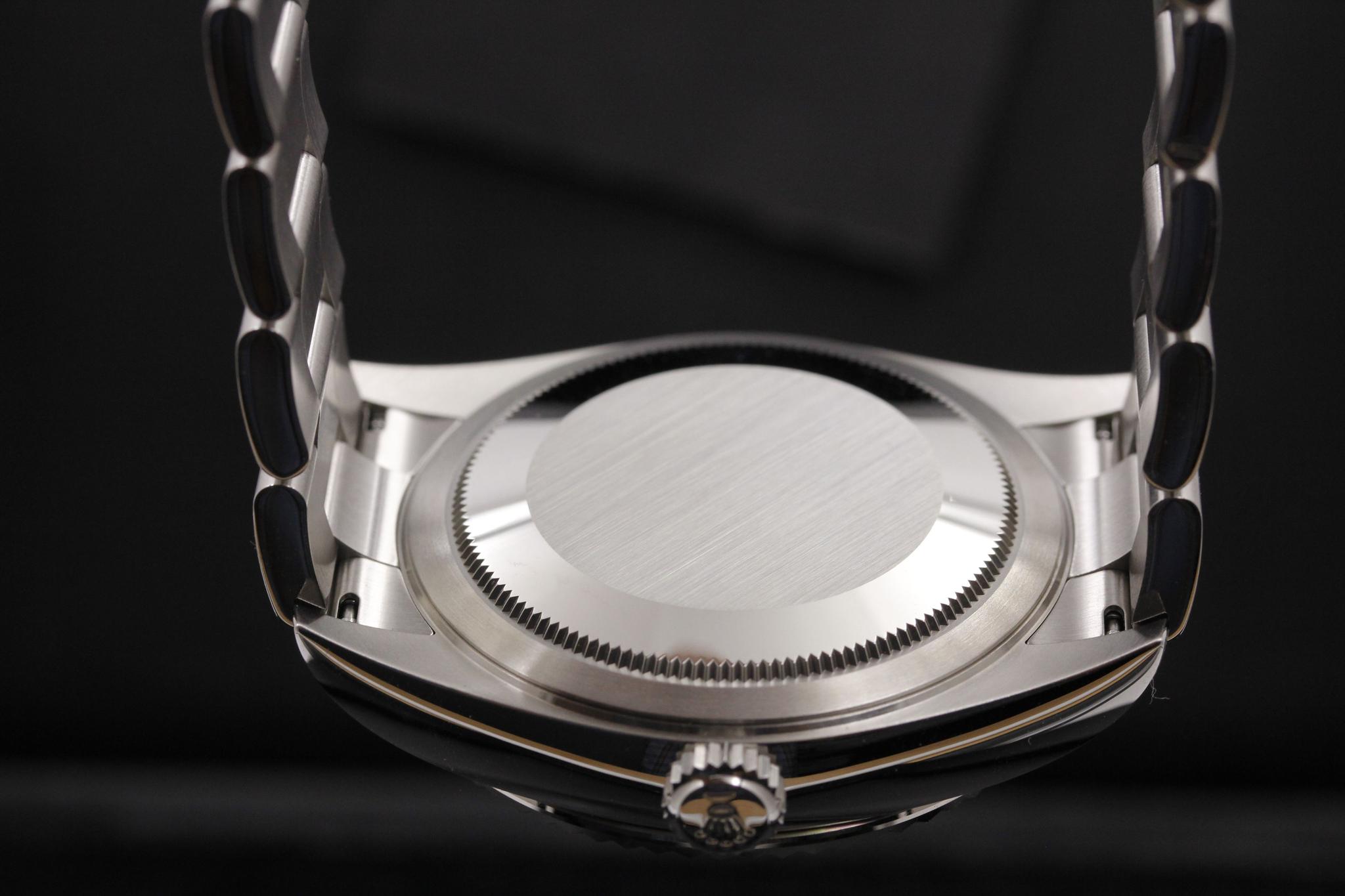 Watch Image 7