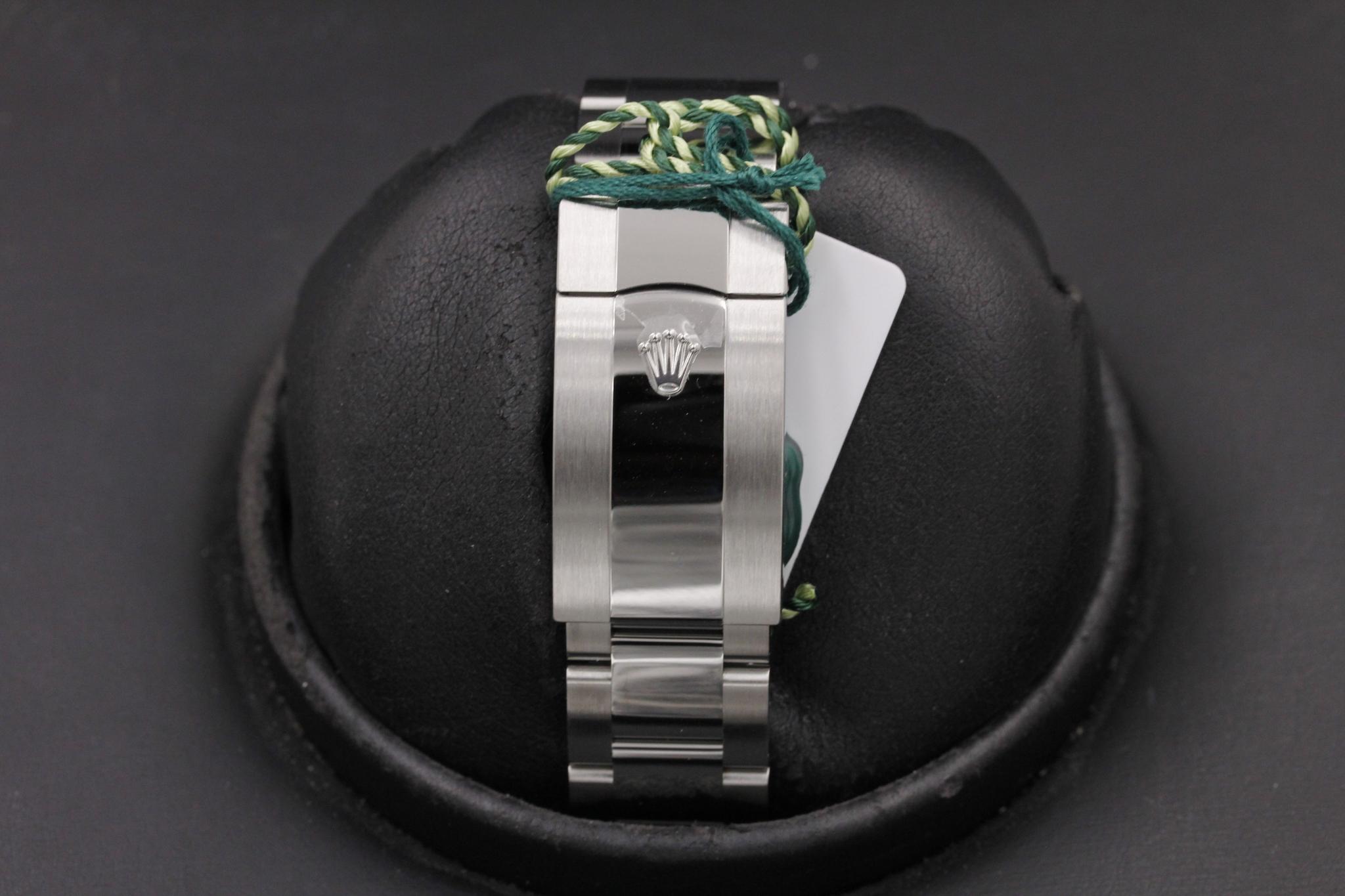 Watch Image 8