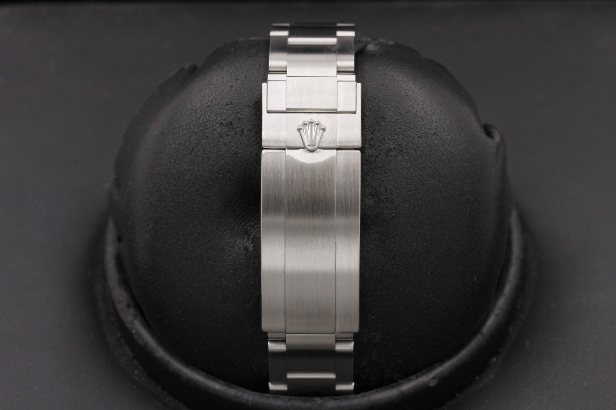 Watch Image 8