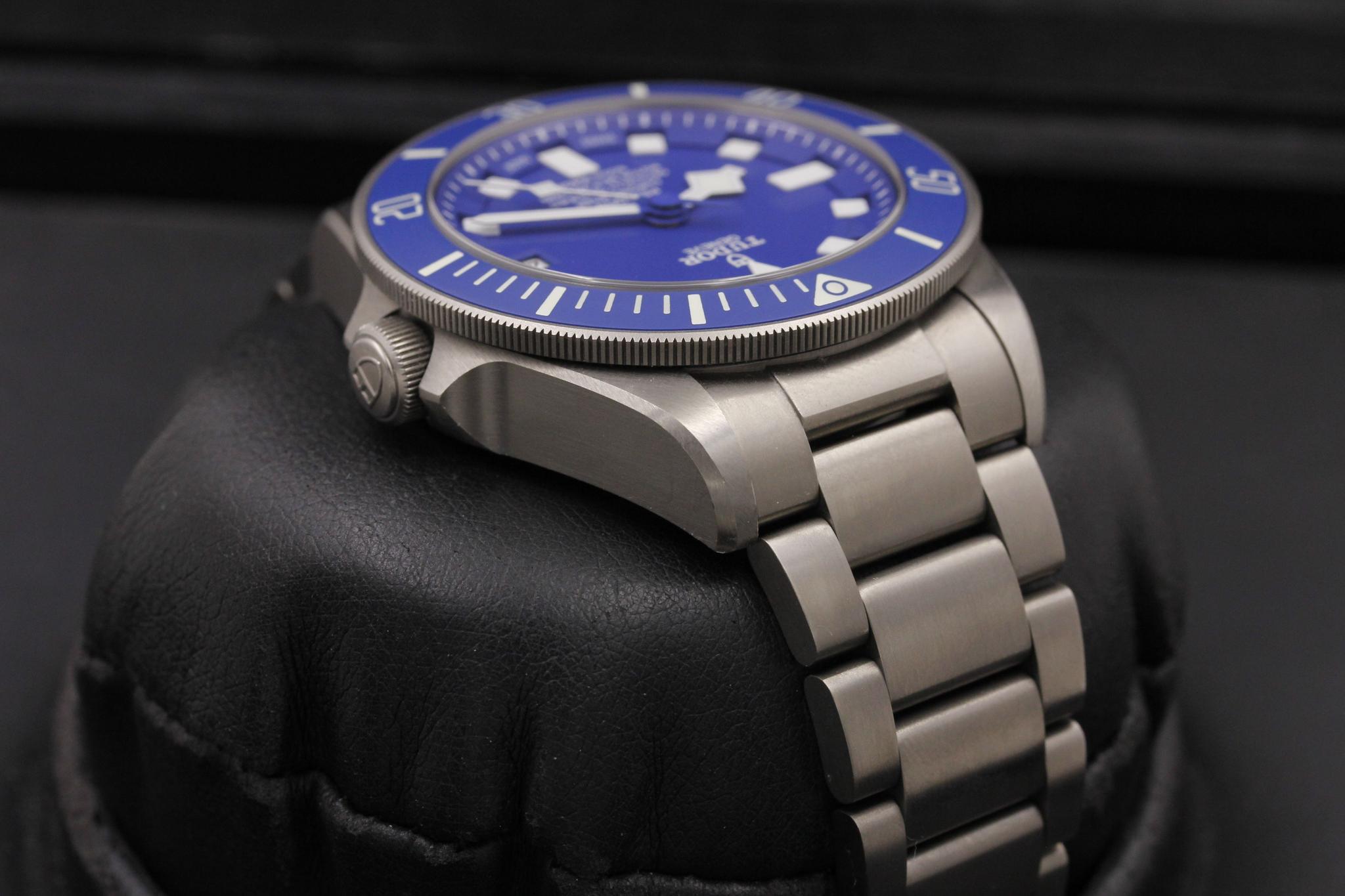 Watch Image 4