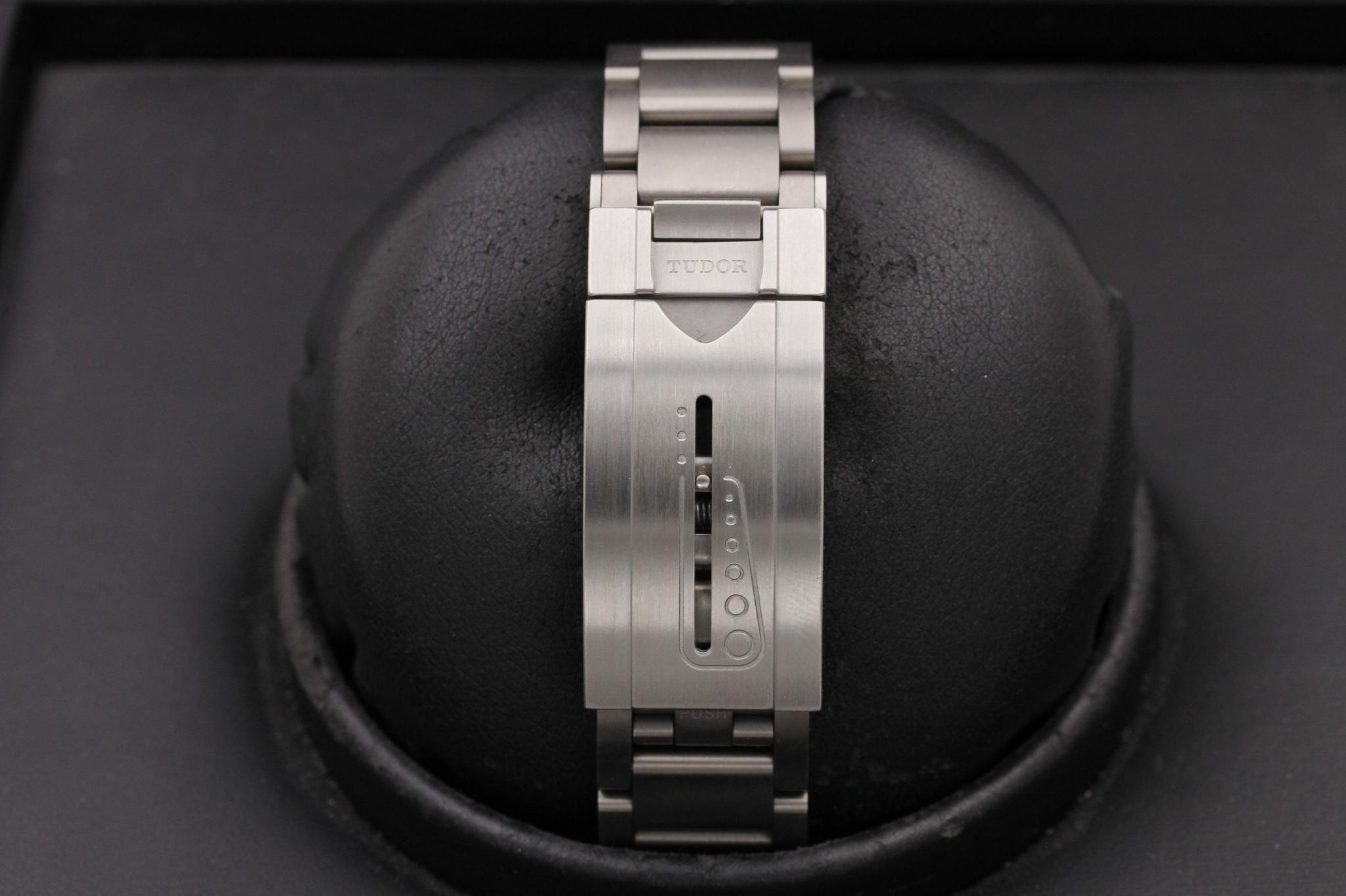 Watch Image 8