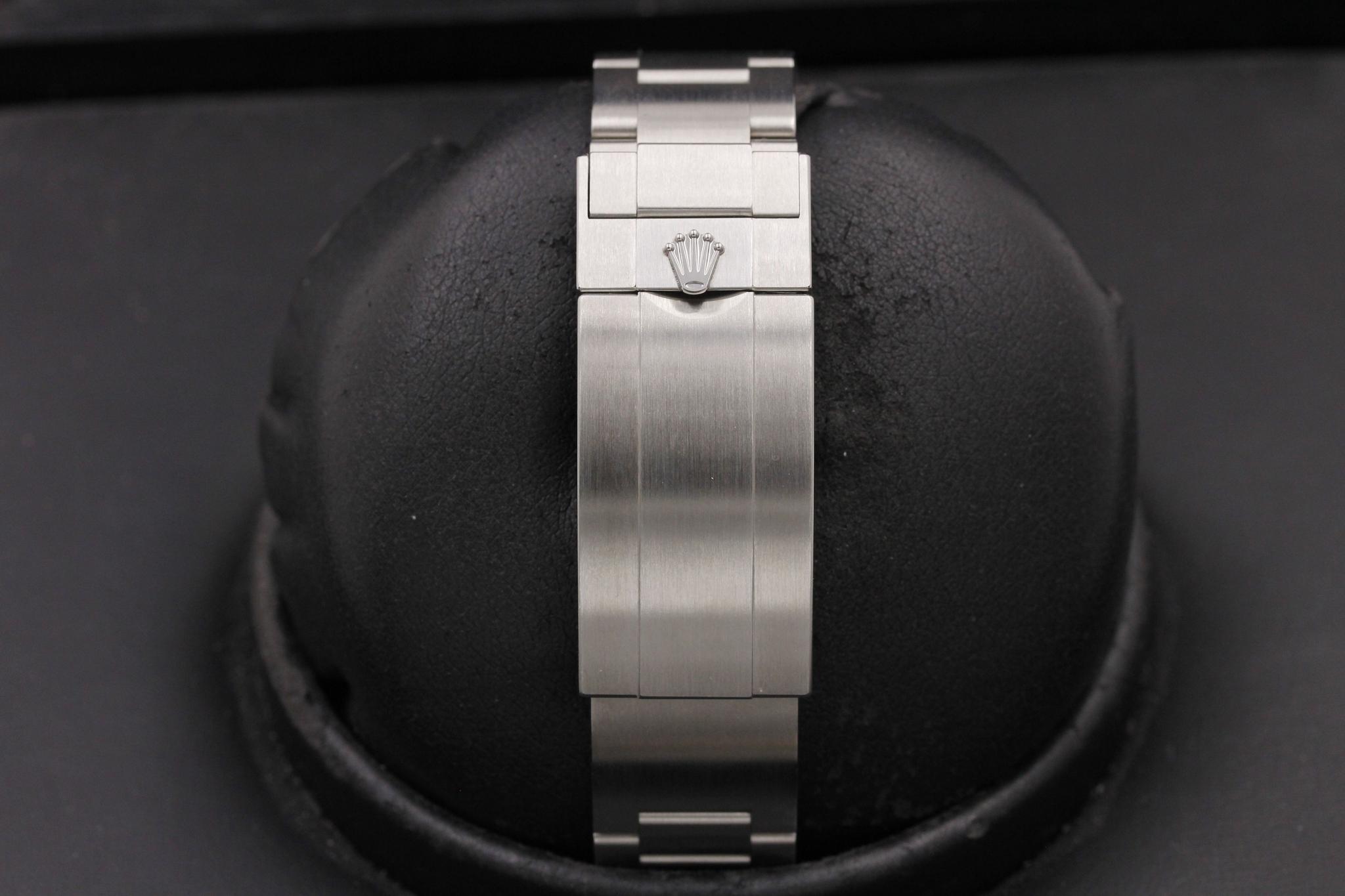 Watch Image 8