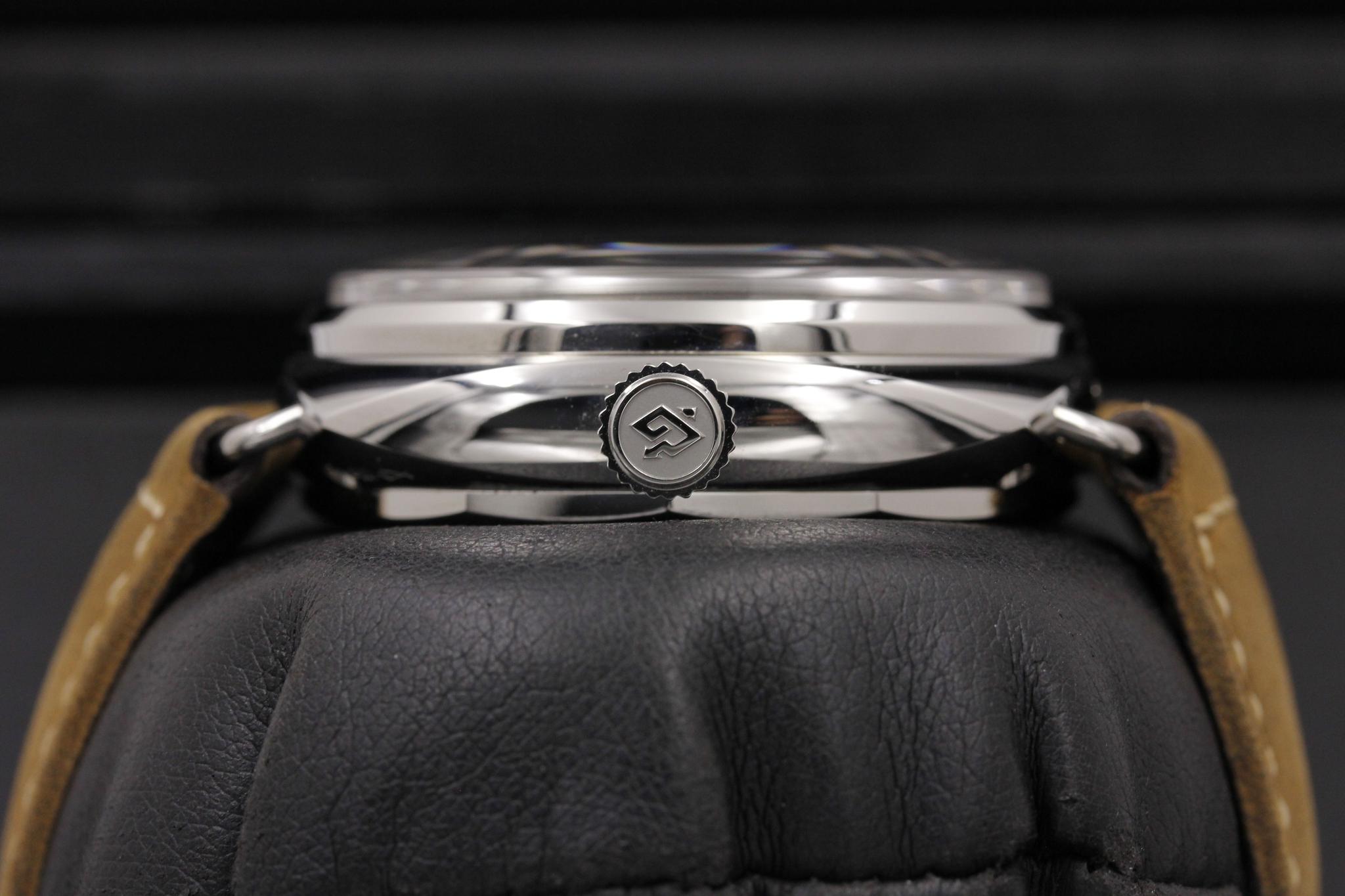 Watch Image 3