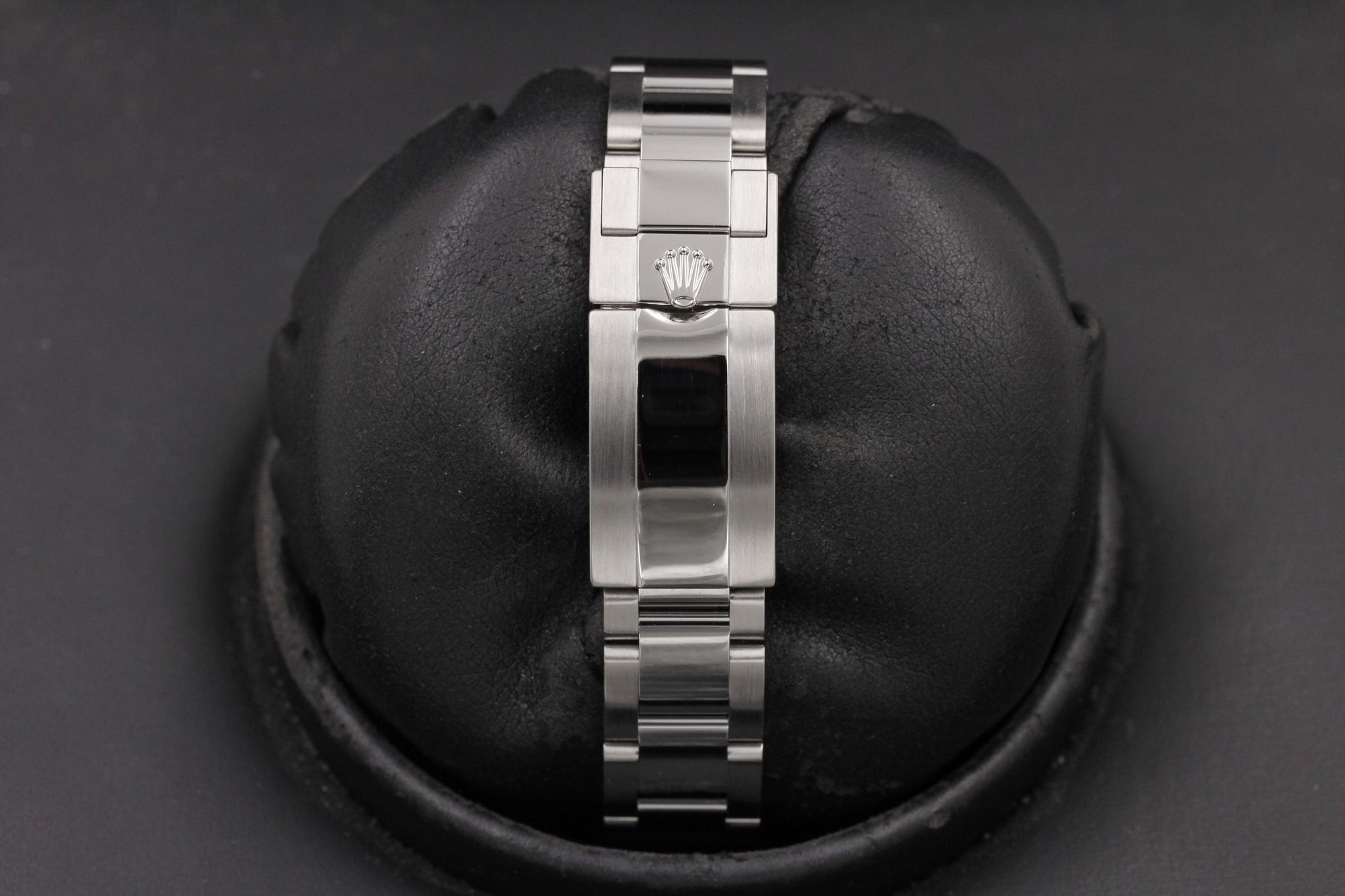 Watch Image 8