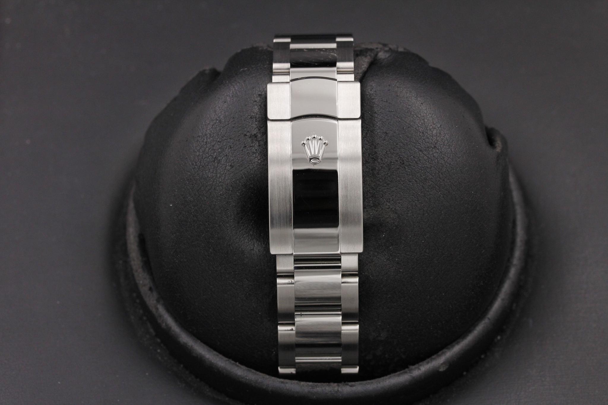Watch Image 8